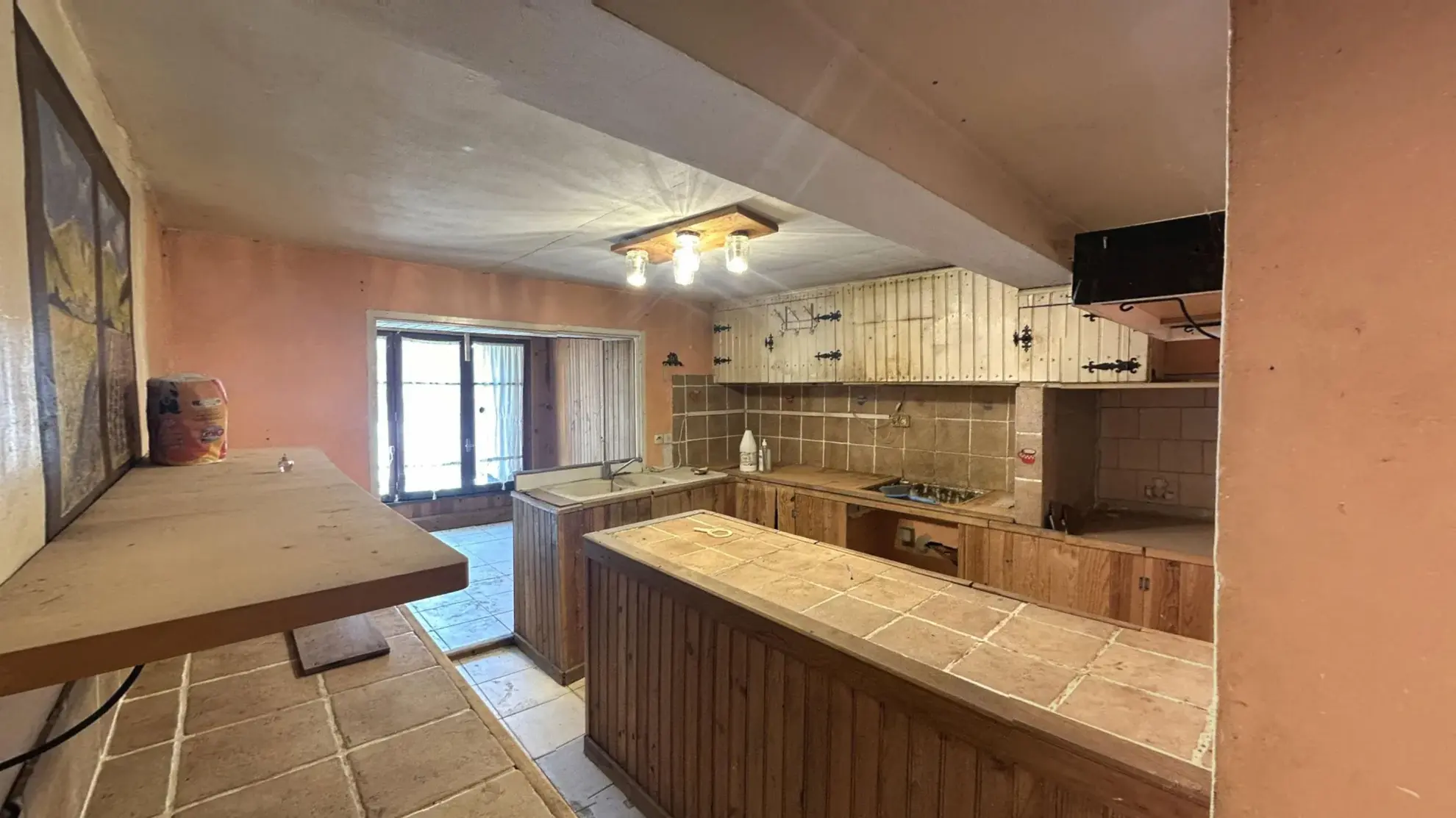 Maison de 200 m² à Carpentras avec appartement indépendant et potentiel de rénovation 