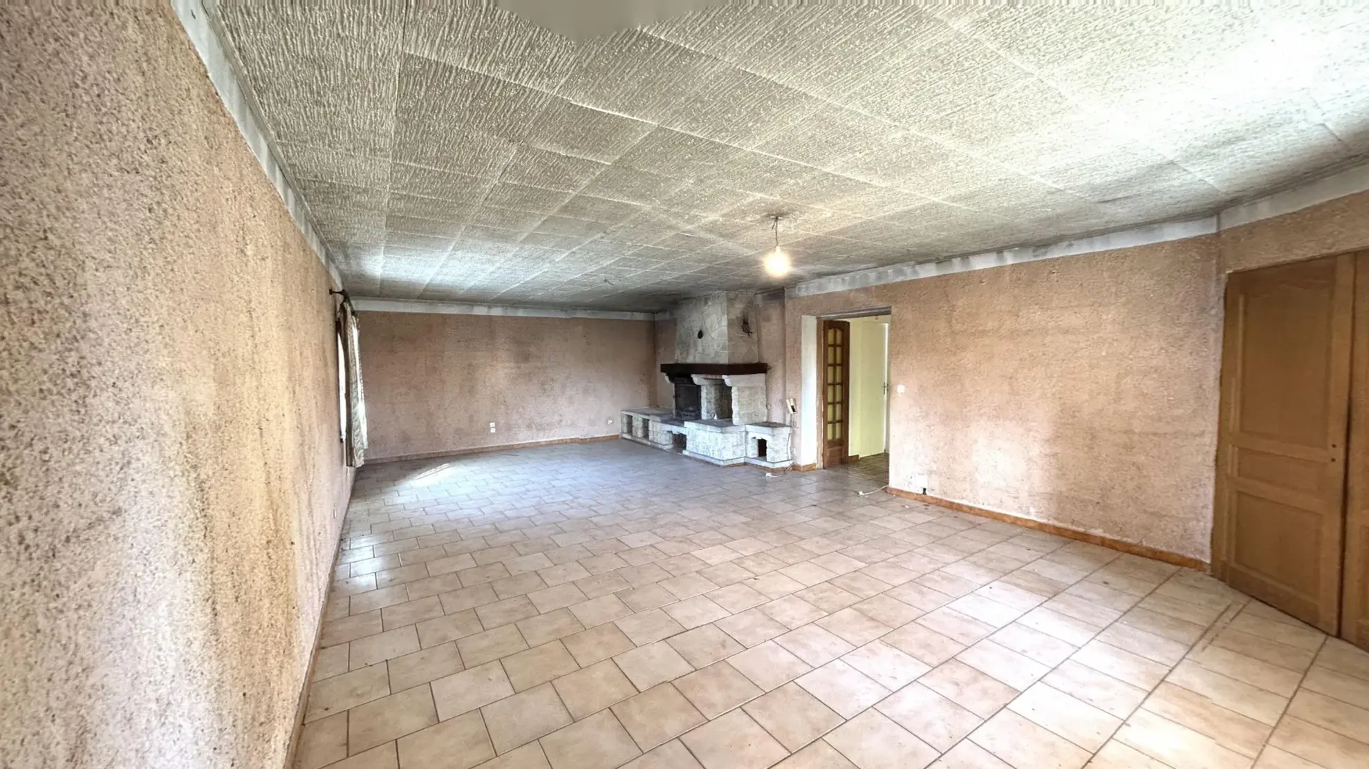 Maison de 200 m² à Carpentras avec appartement indépendant et potentiel de rénovation 