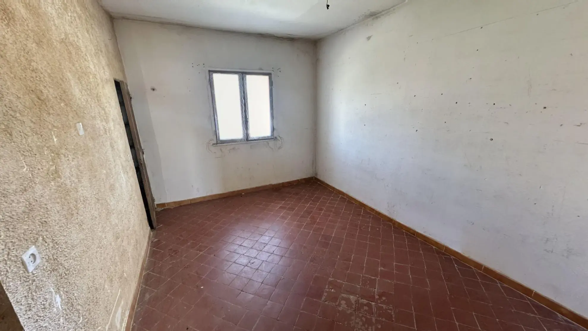 Maison de 200 m² à Carpentras avec appartement indépendant et potentiel de rénovation 