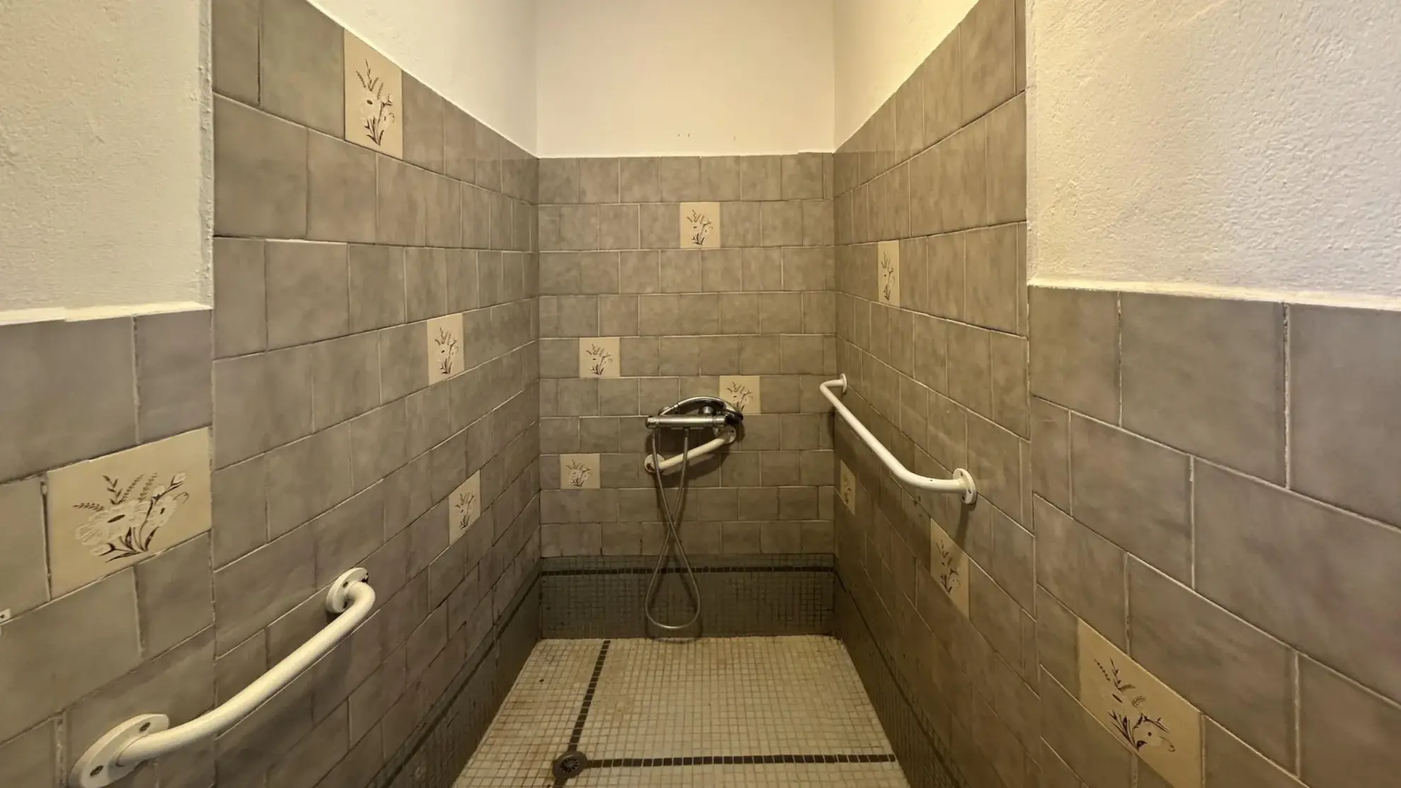 Maison de 200 m² à Carpentras avec appartement indépendant et potentiel de rénovation 