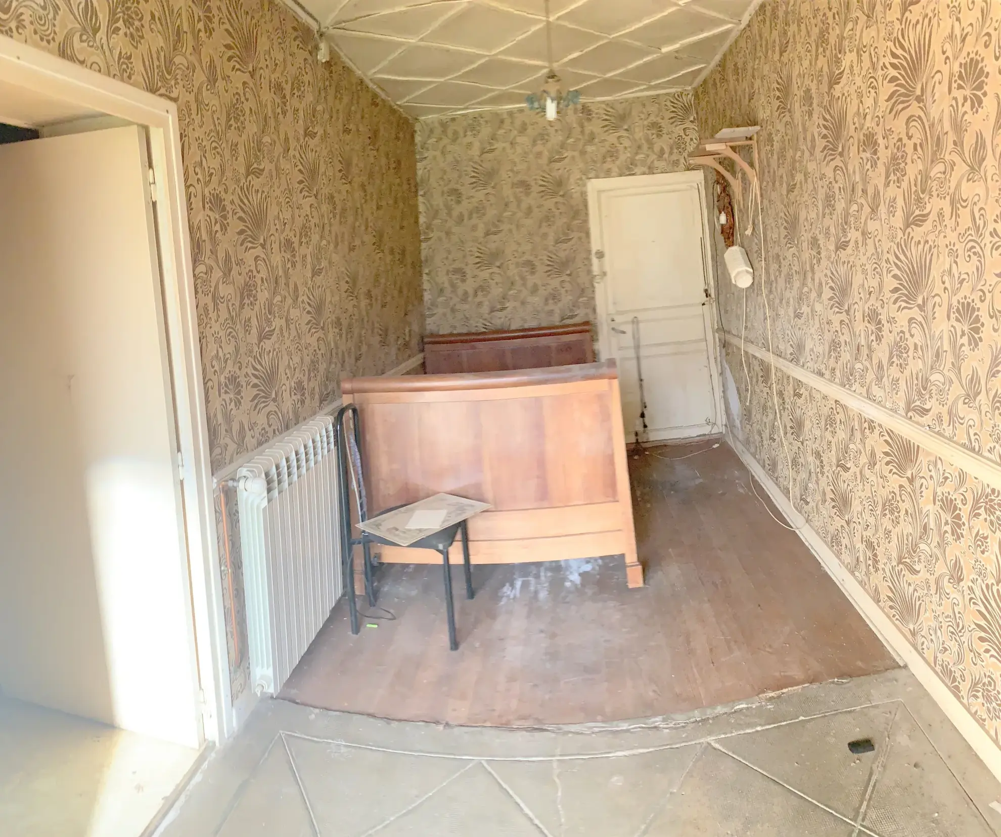 Maison à rénover de 100 m² avec dépendances à Cresse (17160), grand potentiel 