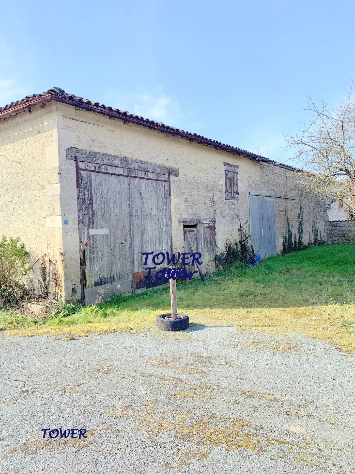 Maison à rénover de 100 m² avec dépendances à Cresse (17160), grand potentiel 