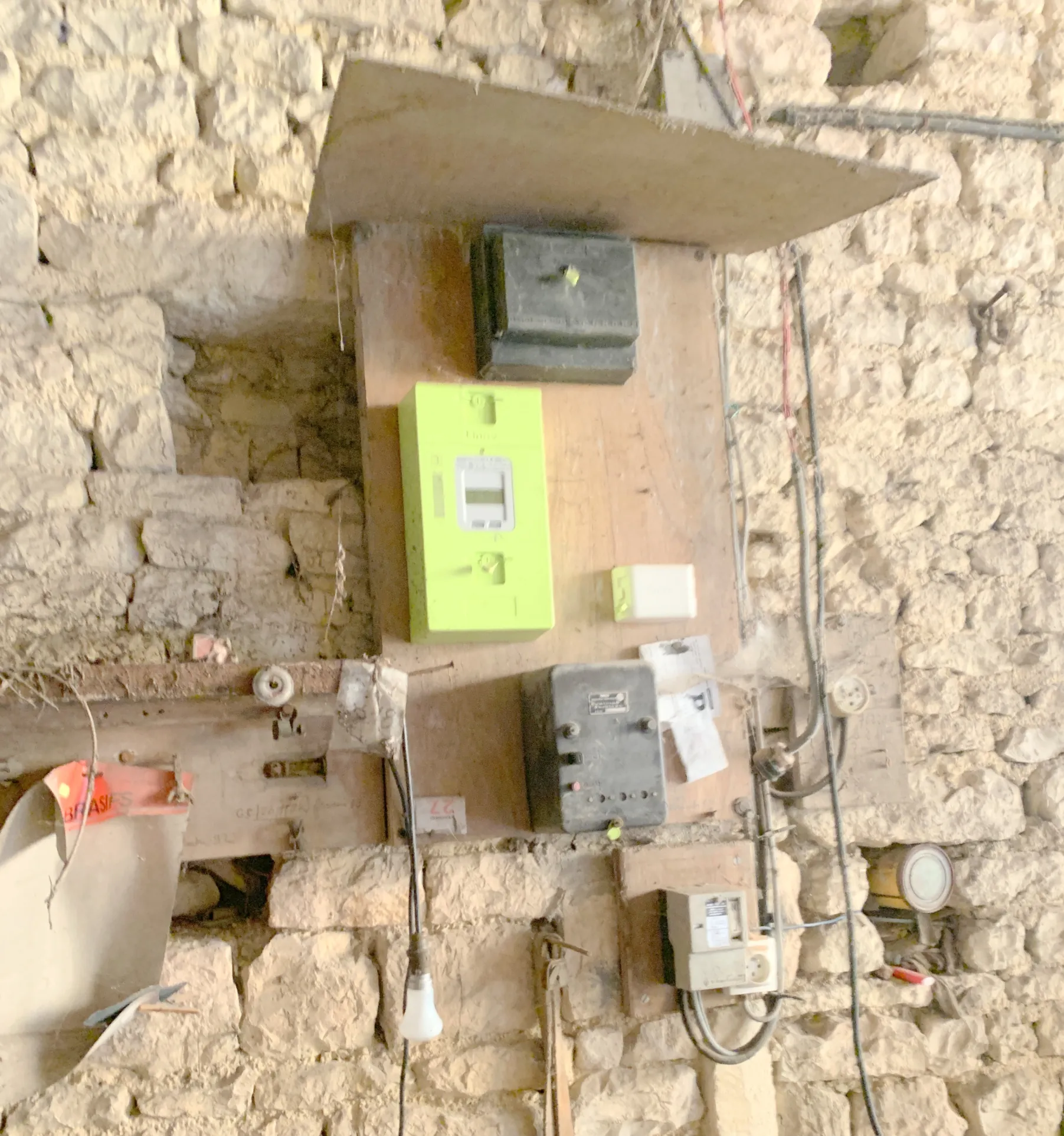 Maison à rénover de 100 m² avec dépendances à Cresse (17160), grand potentiel 