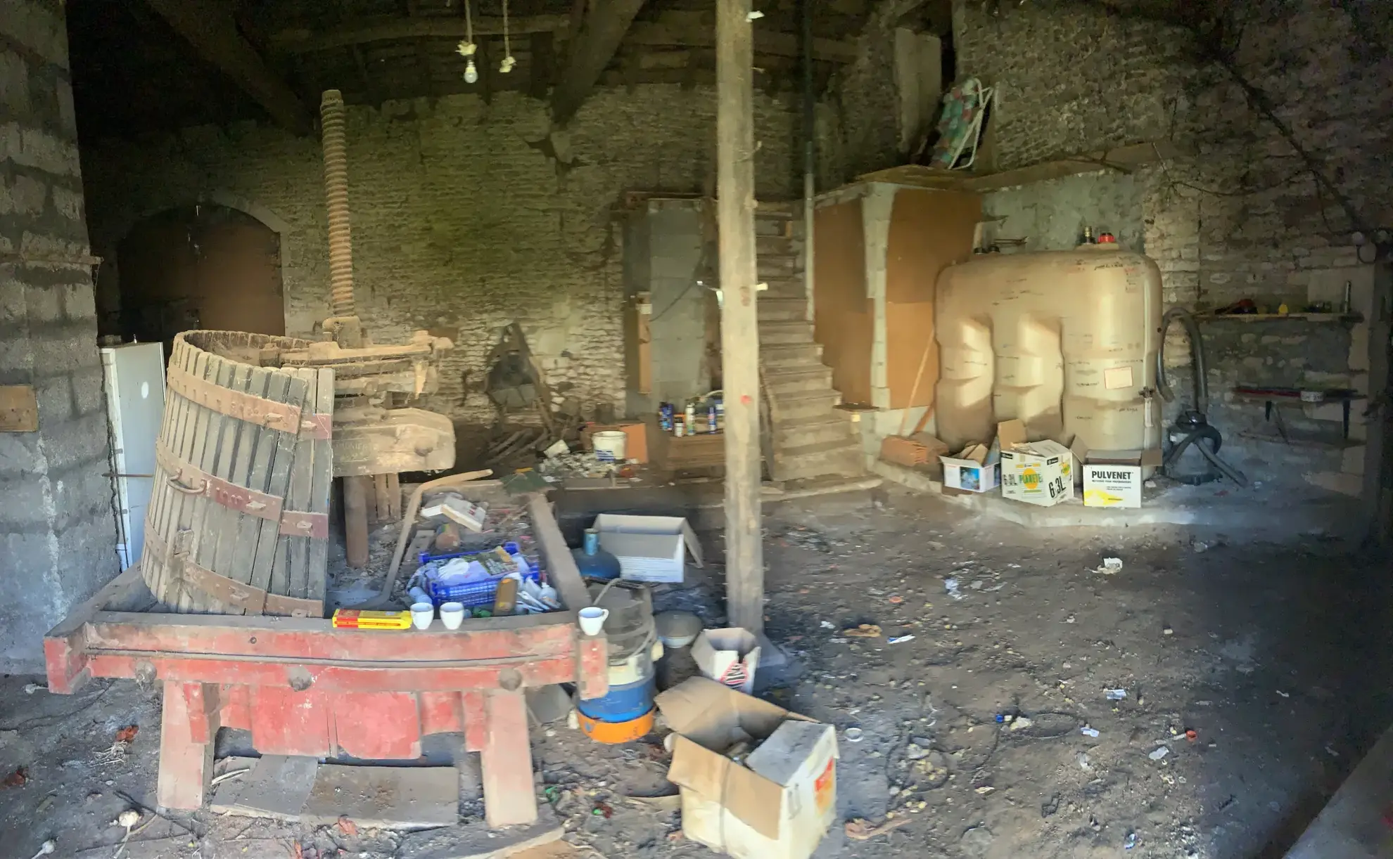 Maison à rénover de 100 m² avec dépendances à Cresse (17160), grand potentiel 