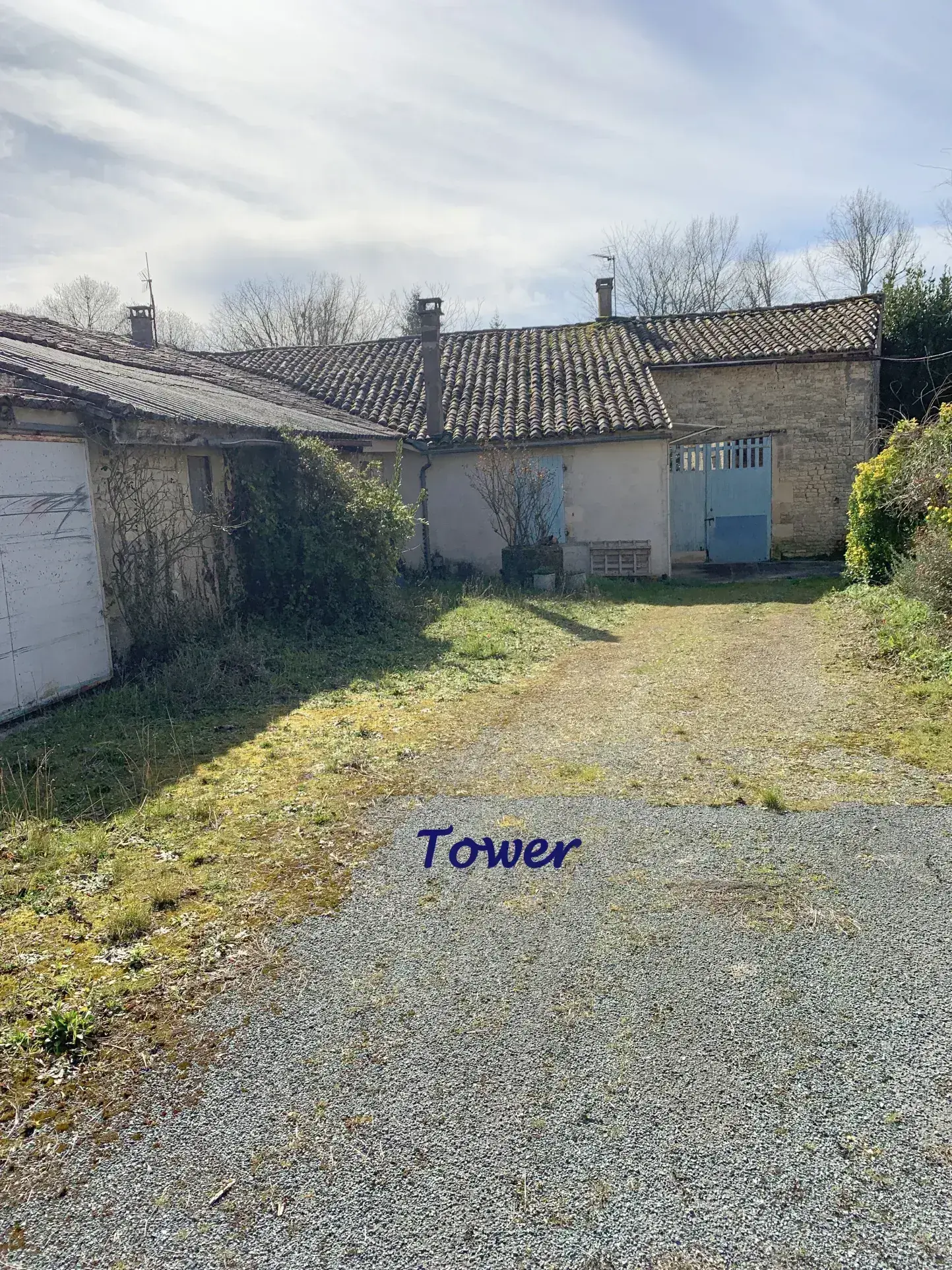 Maison à rénover de 100 m² avec dépendances à Cresse (17160), grand potentiel 