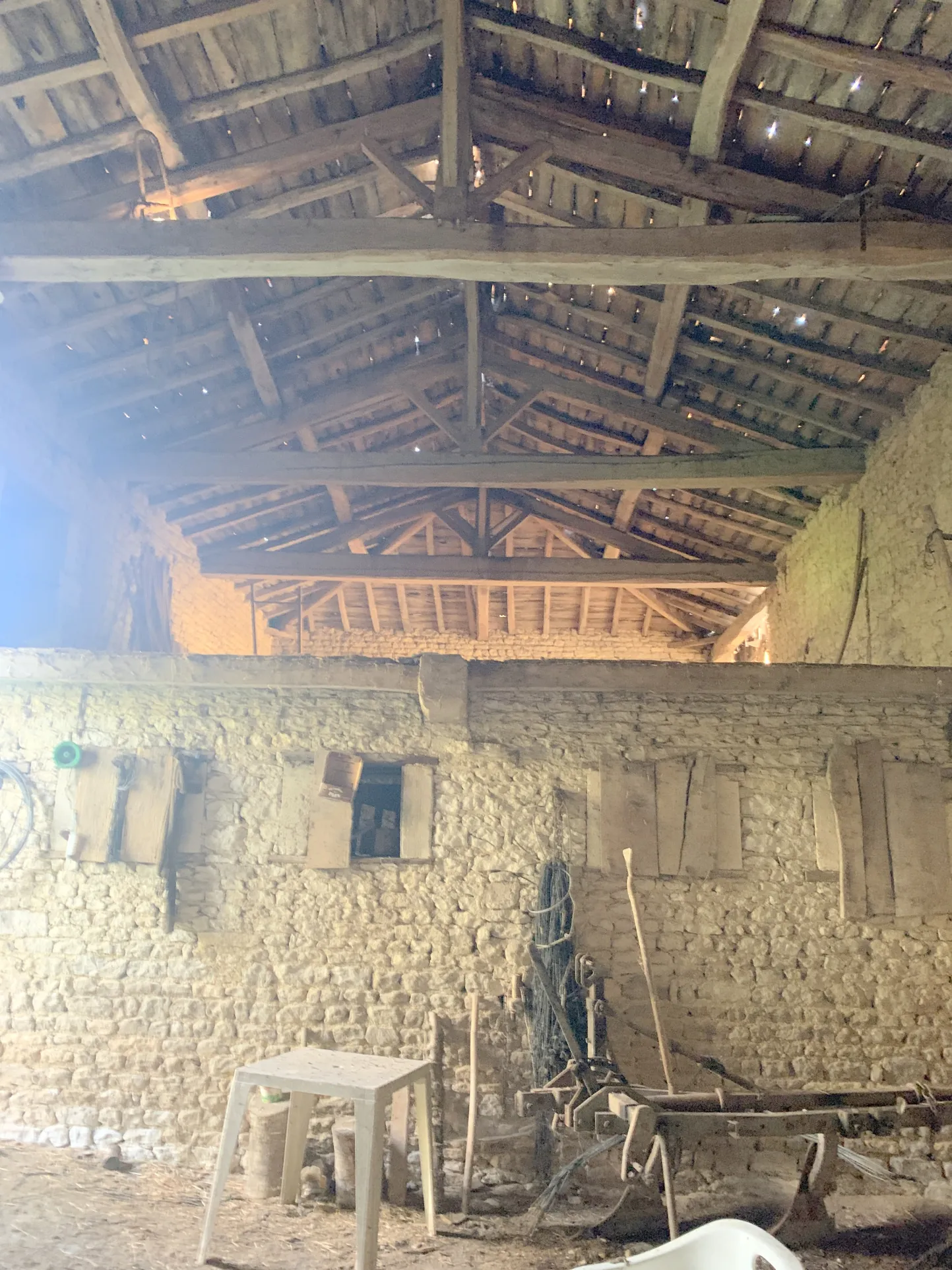 Maison à rénover de 100 m² avec dépendances à Cresse (17160), grand potentiel 