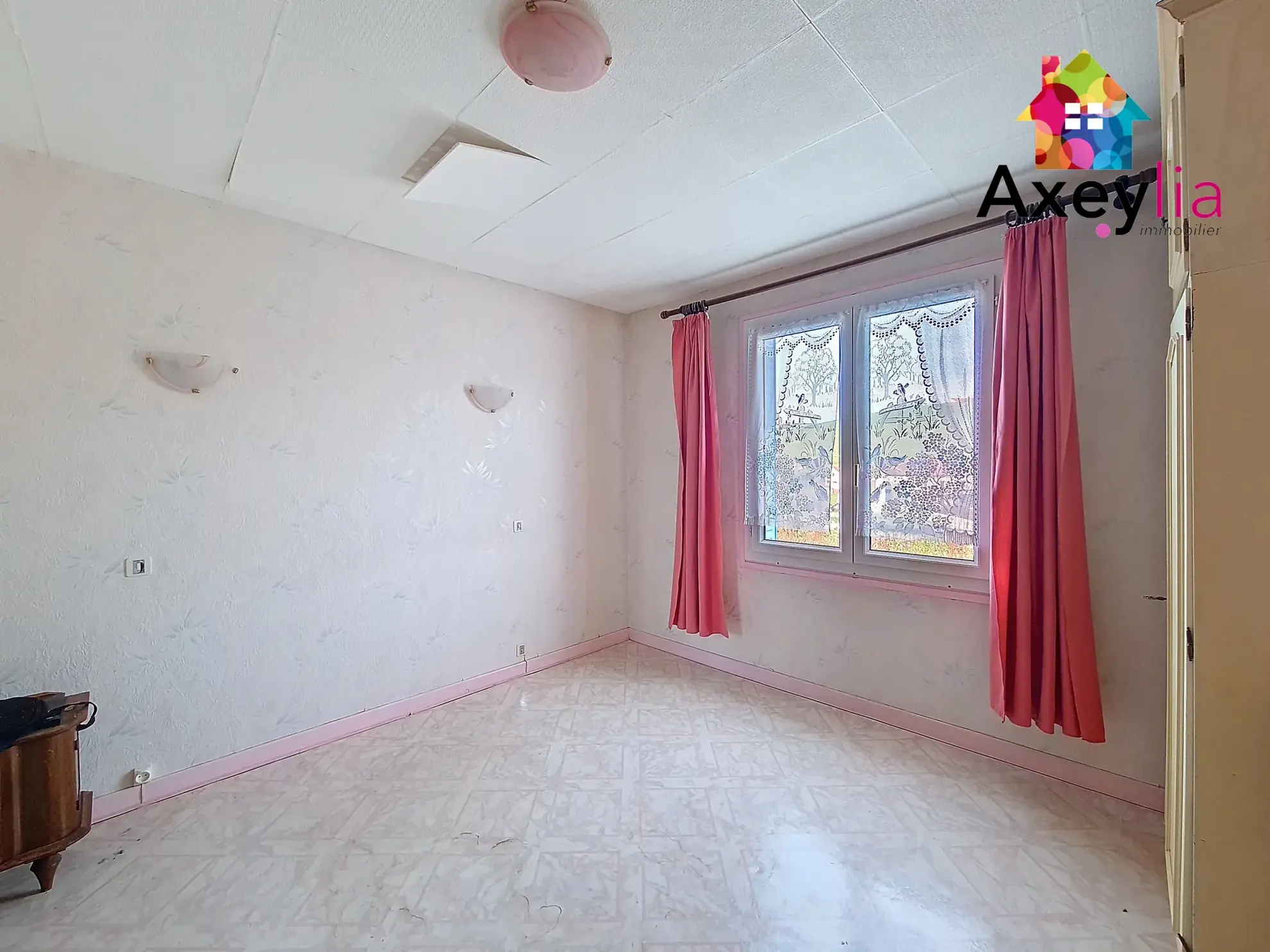 Maison 4 Chambres avec Terrain à Charlieu – Secteur Calme et proche centre 