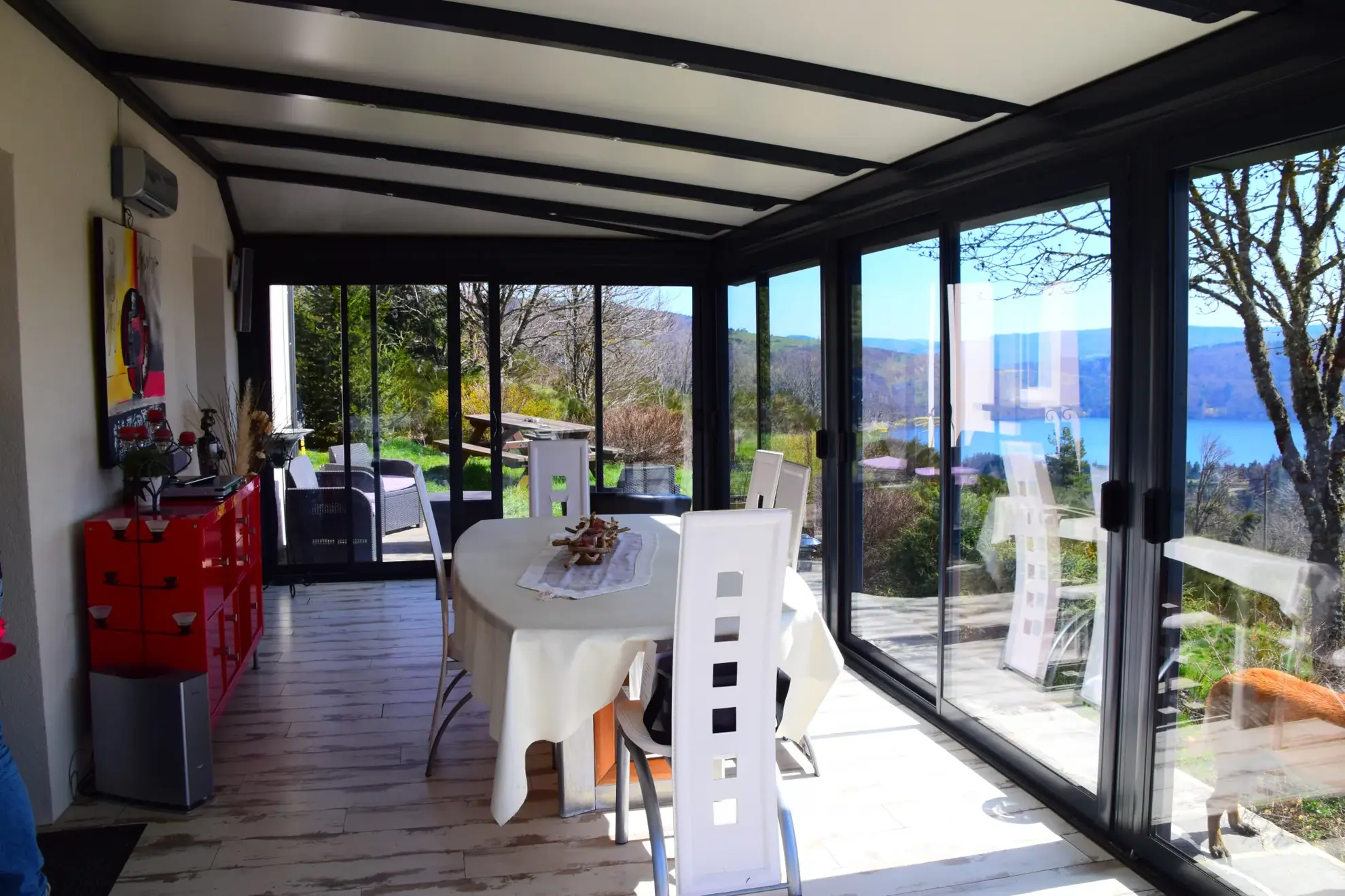 Villa unique avec vue panoramique sur le lac d’Issarlès en Ardèche 