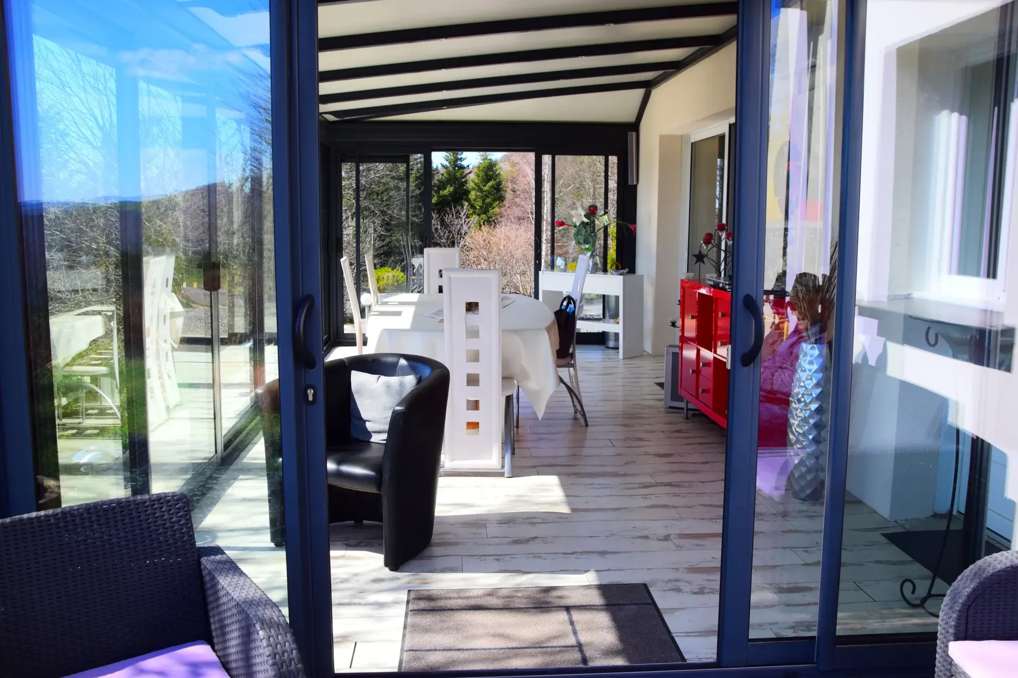 Villa unique avec vue panoramique sur le lac d’Issarlès en Ardèche 