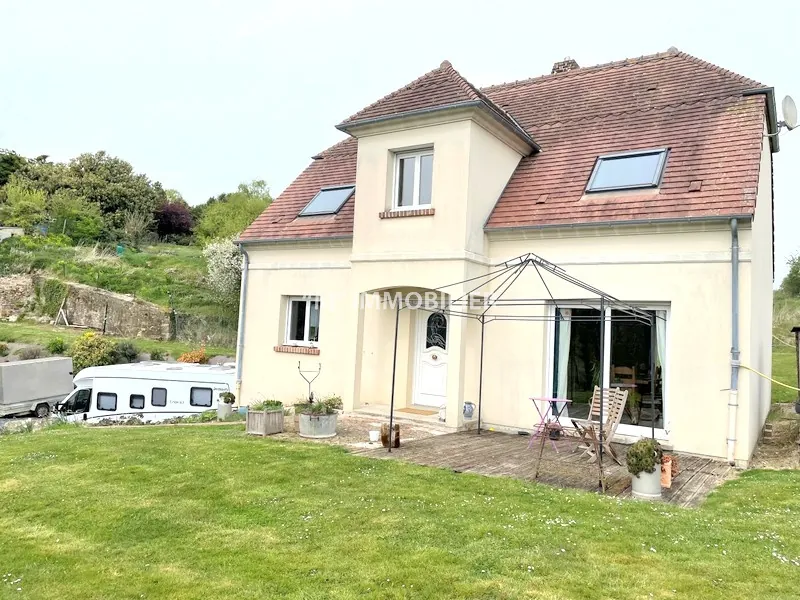 Maison à vendre à 15 min de Château-Thierry, proche Roissy, jardin spacieux et prestations de qualité 