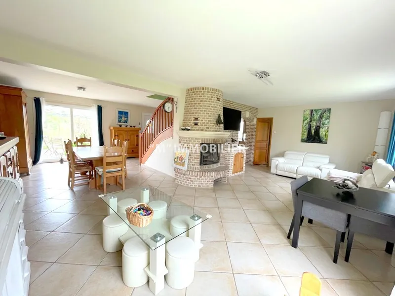 Maison à vendre à 15 min de Château-Thierry, proche Roissy, jardin spacieux et prestations de qualité 