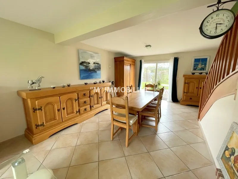 Maison à vendre à 15 min de Château-Thierry, proche Roissy, jardin spacieux et prestations de qualité 