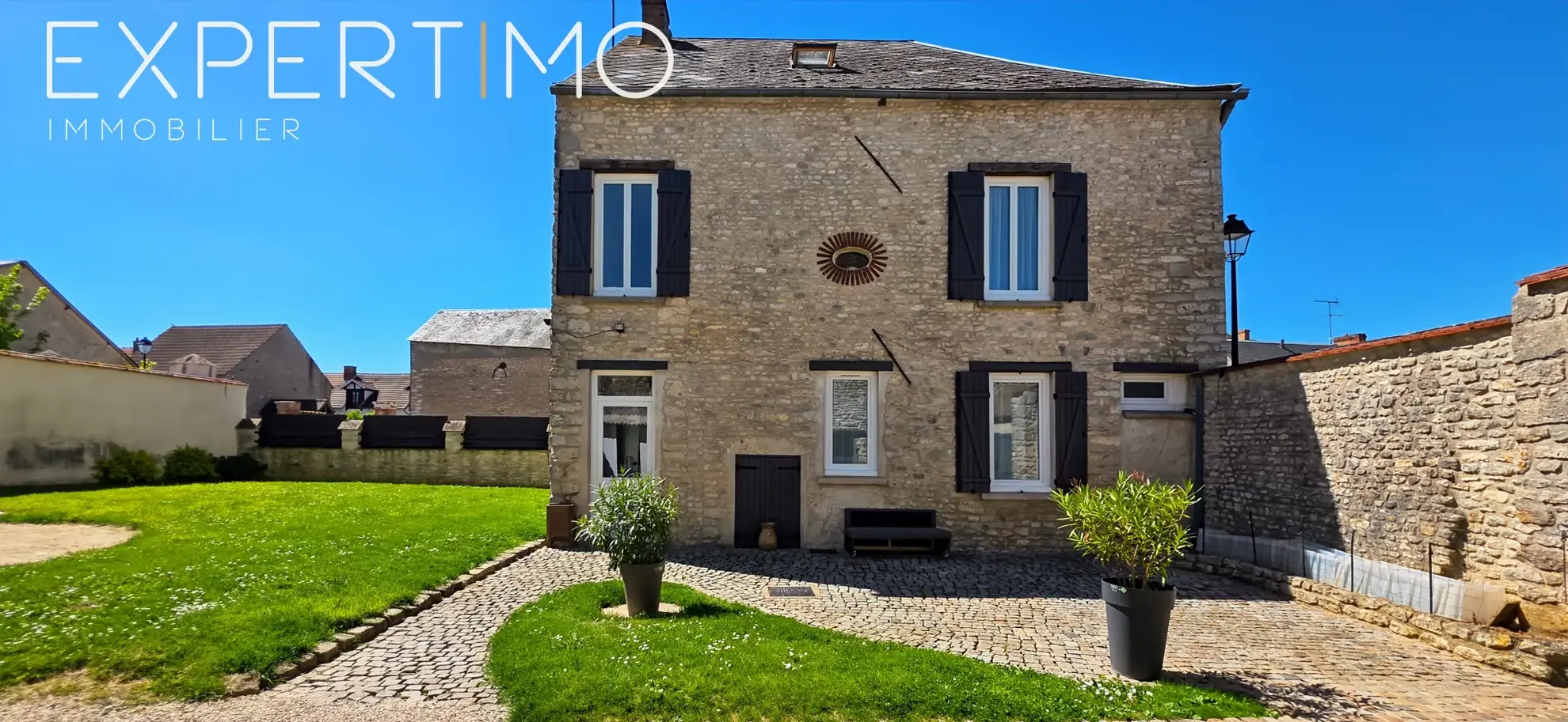 Belle maison en pierre avec dépendances et jardin à Rouvray-Saint-Denis 