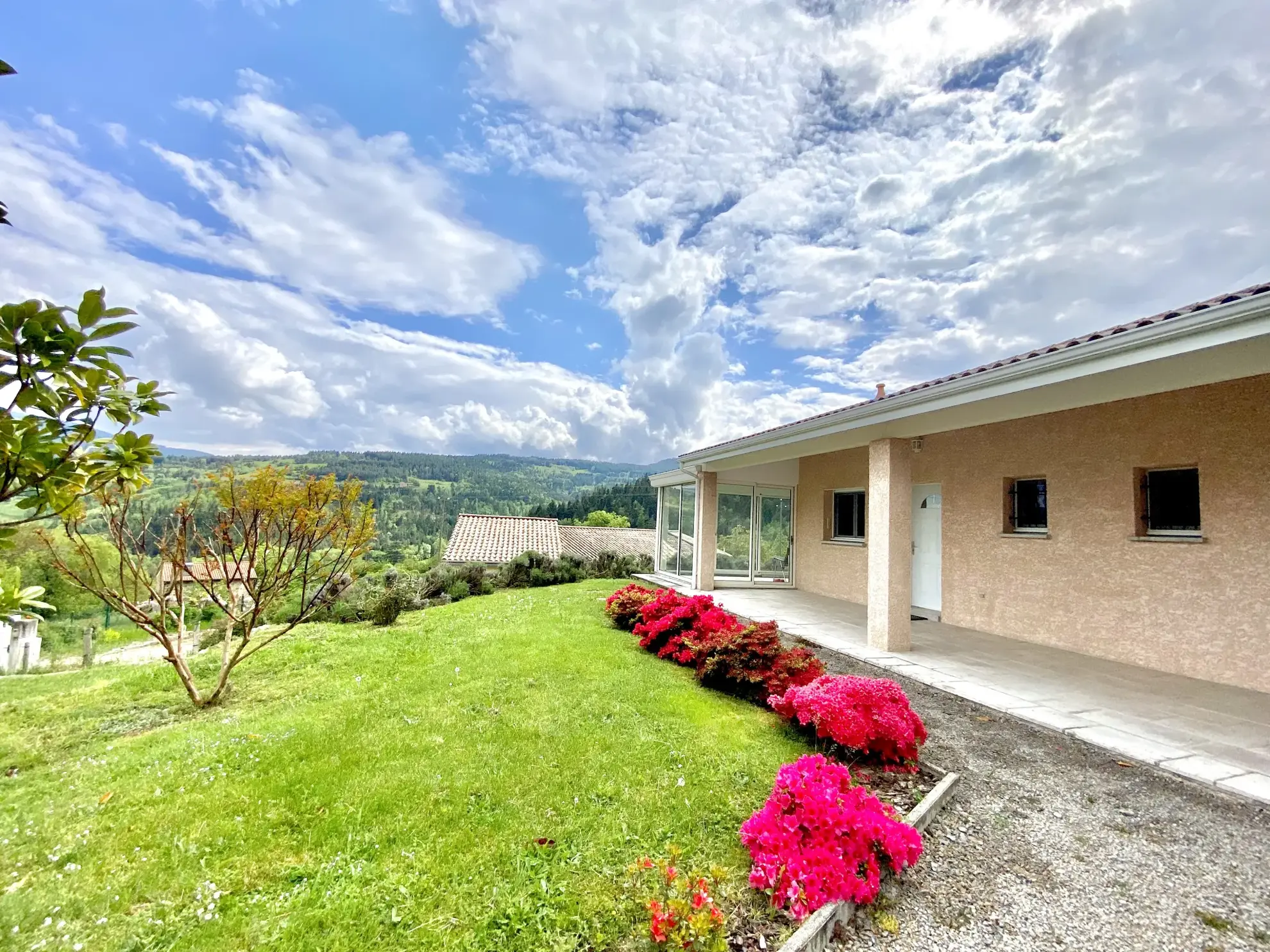 Maison de plain-pied accessible avec véranda à Vanosc en Ardèche