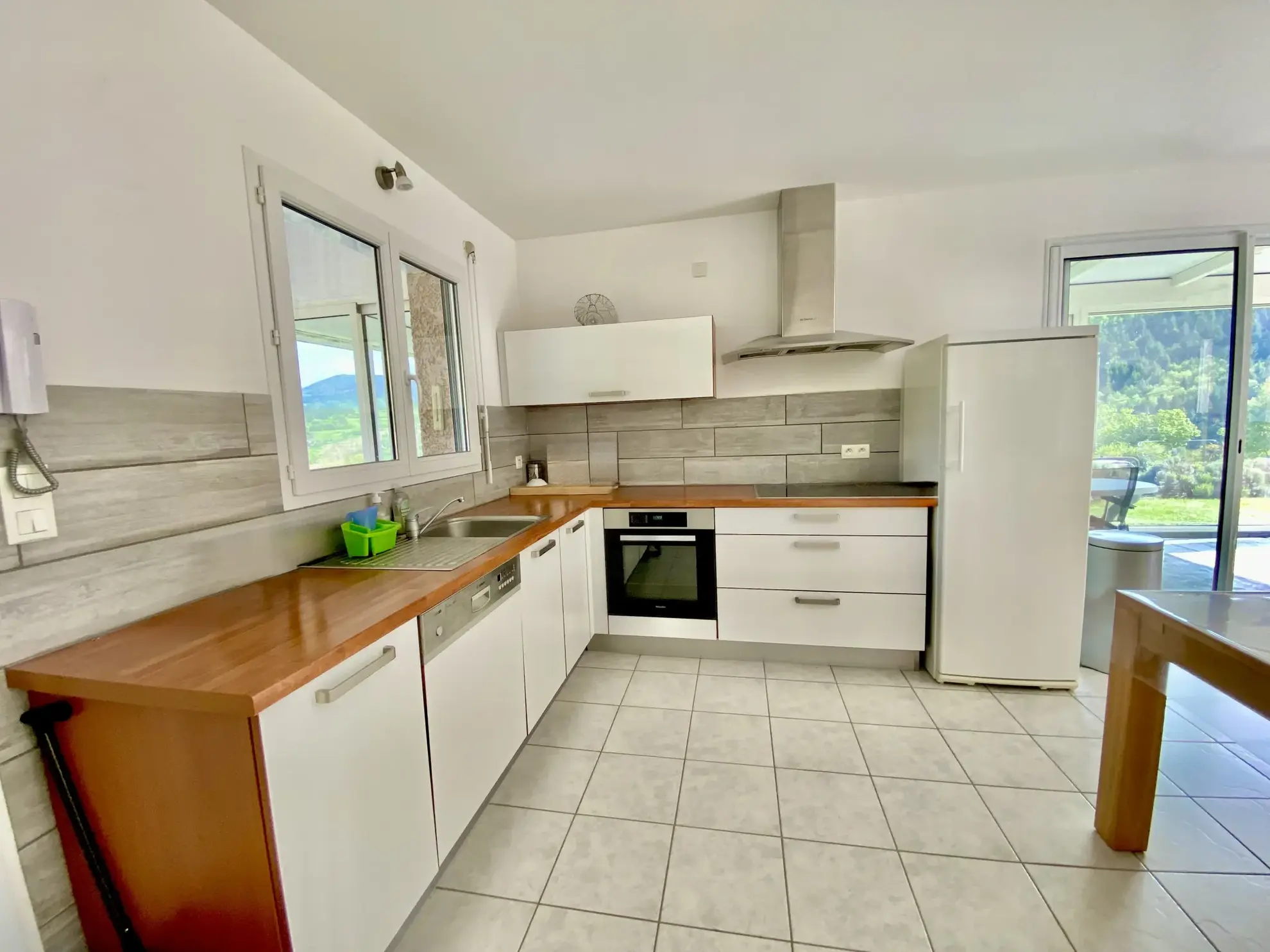 Maison de plain-pied accessible avec véranda à Vanosc en Ardèche 