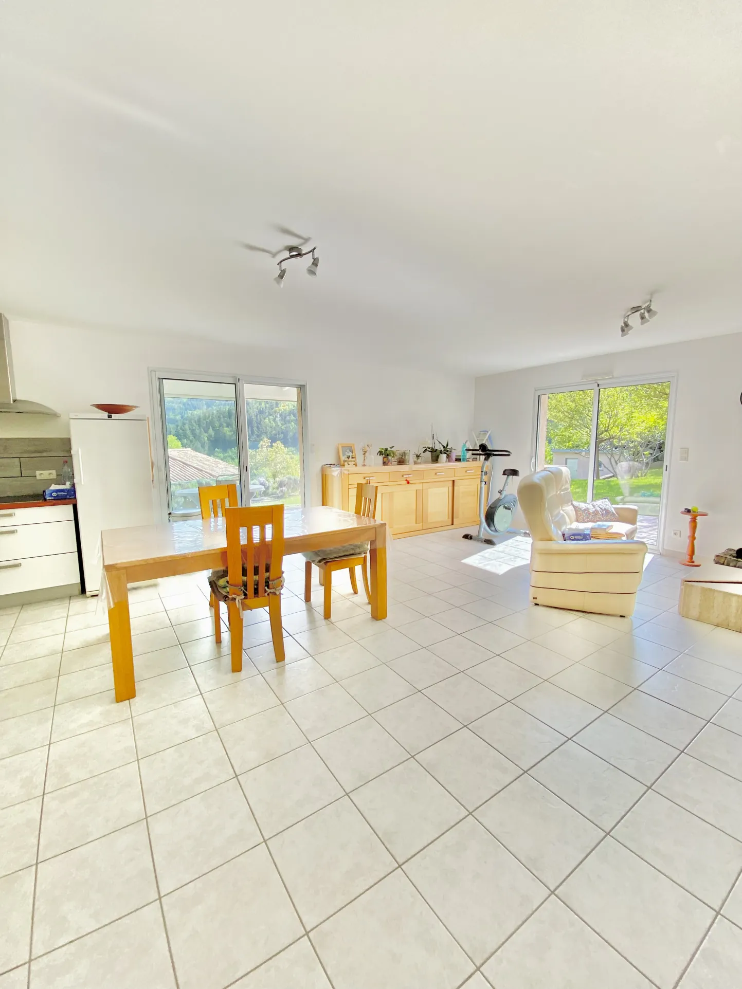 Maison de plain-pied accessible avec véranda à Vanosc en Ardèche 