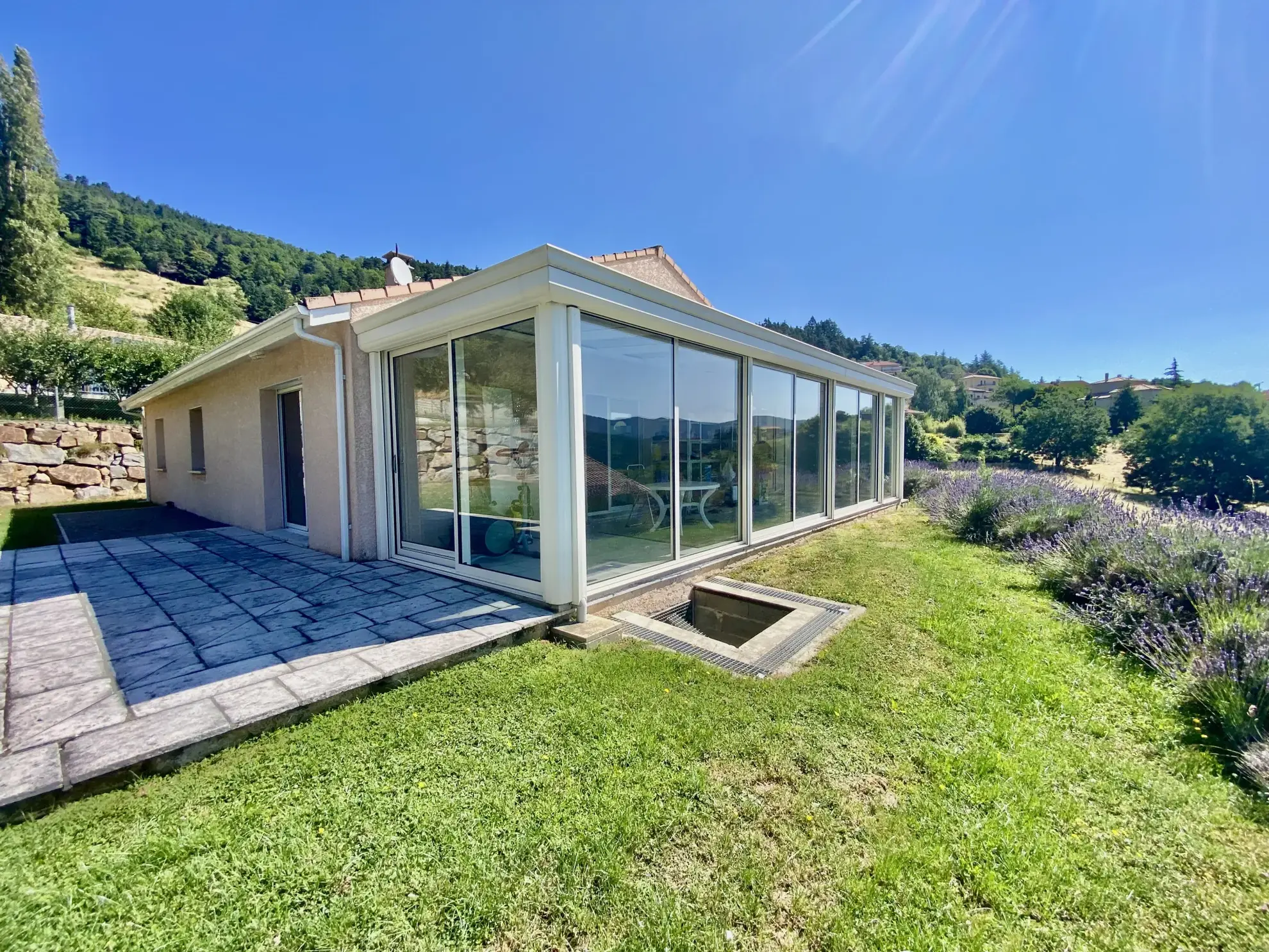 Maison de plain-pied accessible avec véranda à Vanosc en Ardèche 