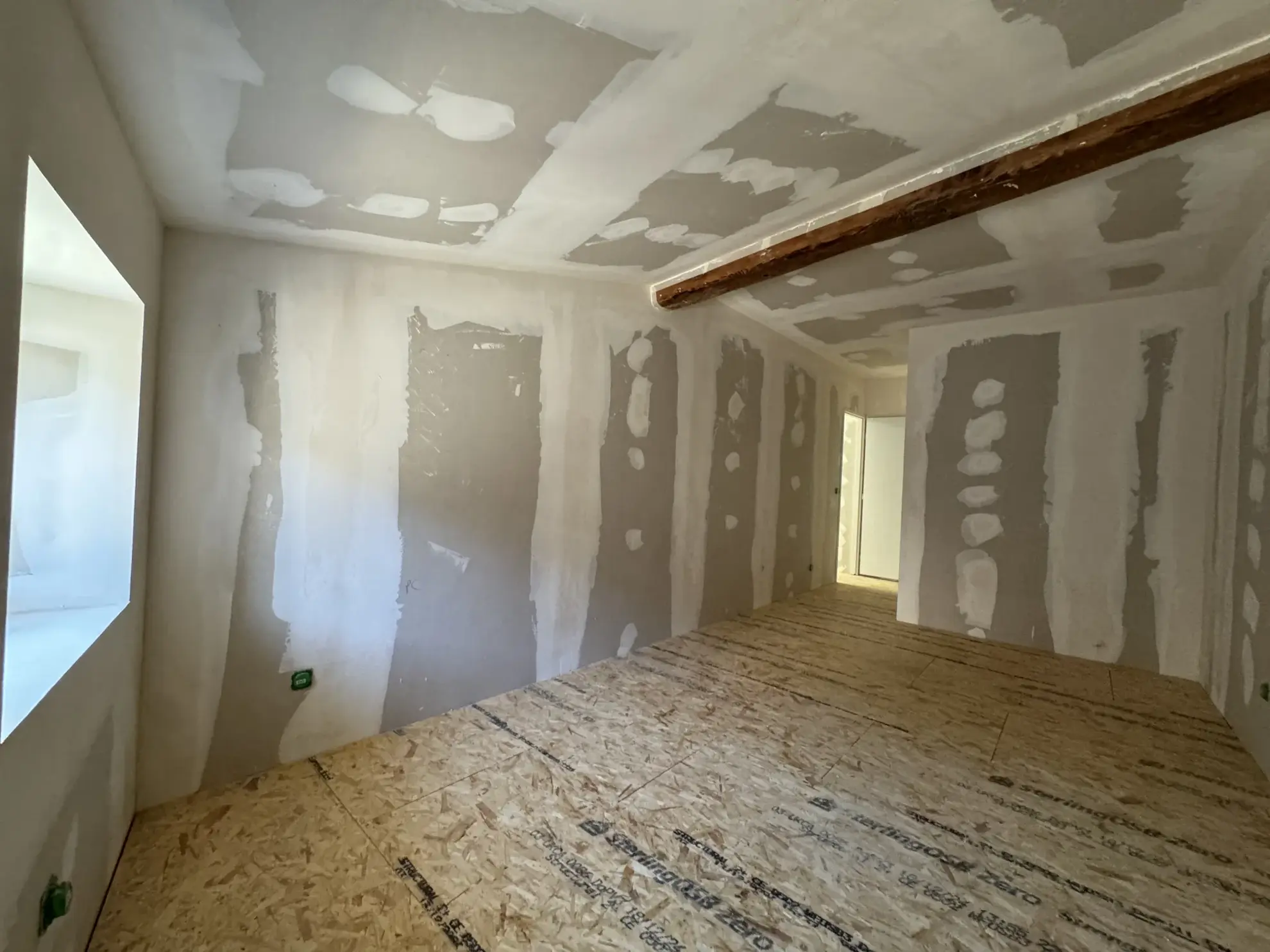 Appartement duplex à Sommières avec jardin et charme ancien, proche commodités 