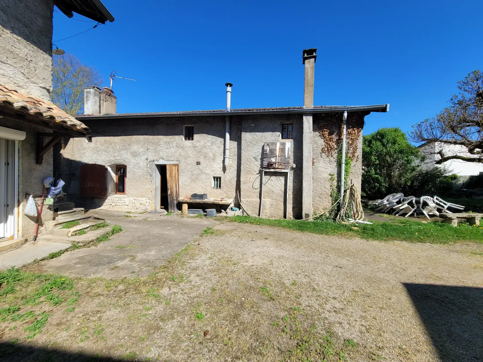 Maison à rénover de 92 m² avec terrain à Reyrieux (01600), proche Lyon 