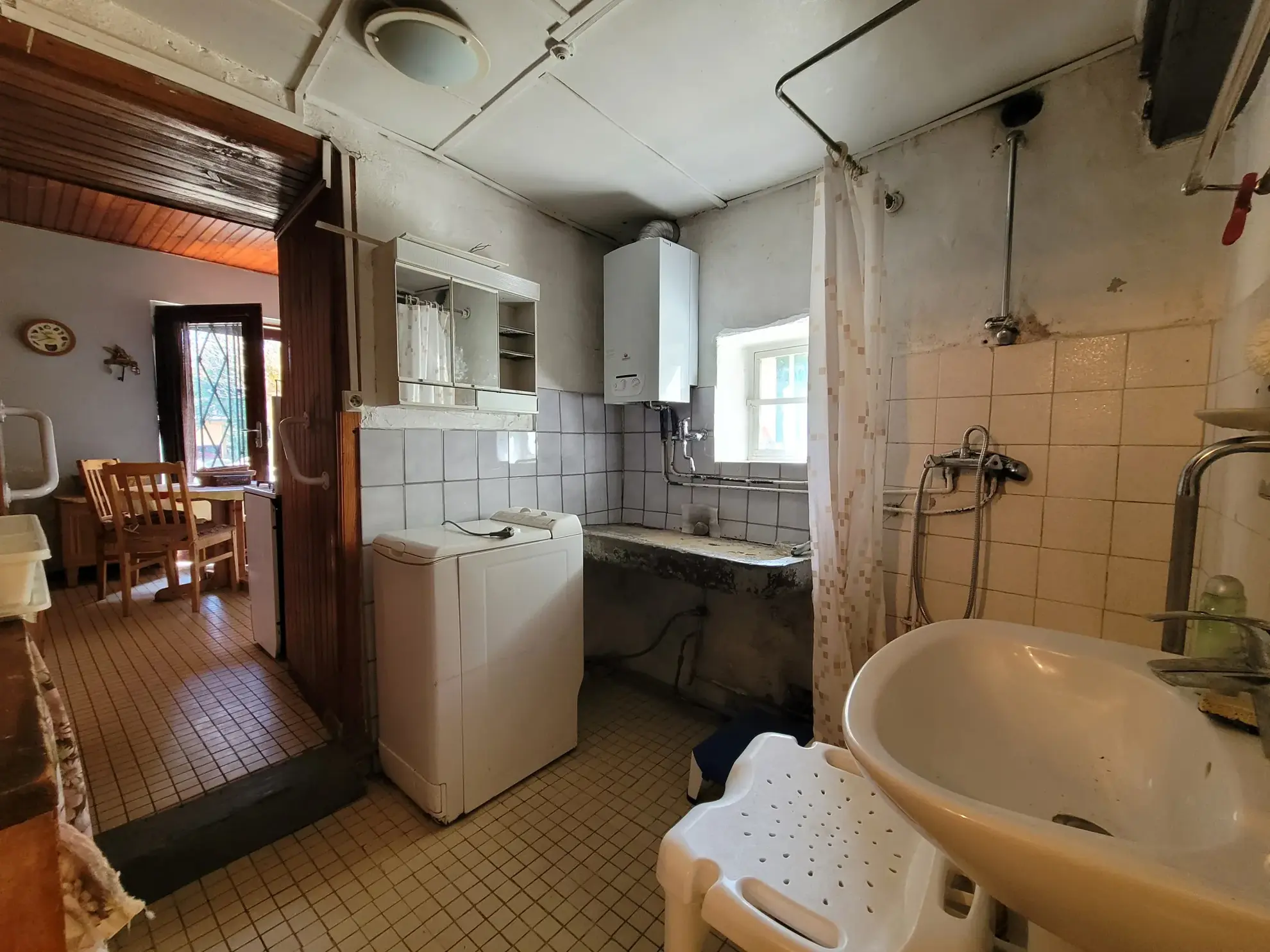 Maison à rénover de 92 m² avec terrain à Reyrieux (01600), proche Lyon 