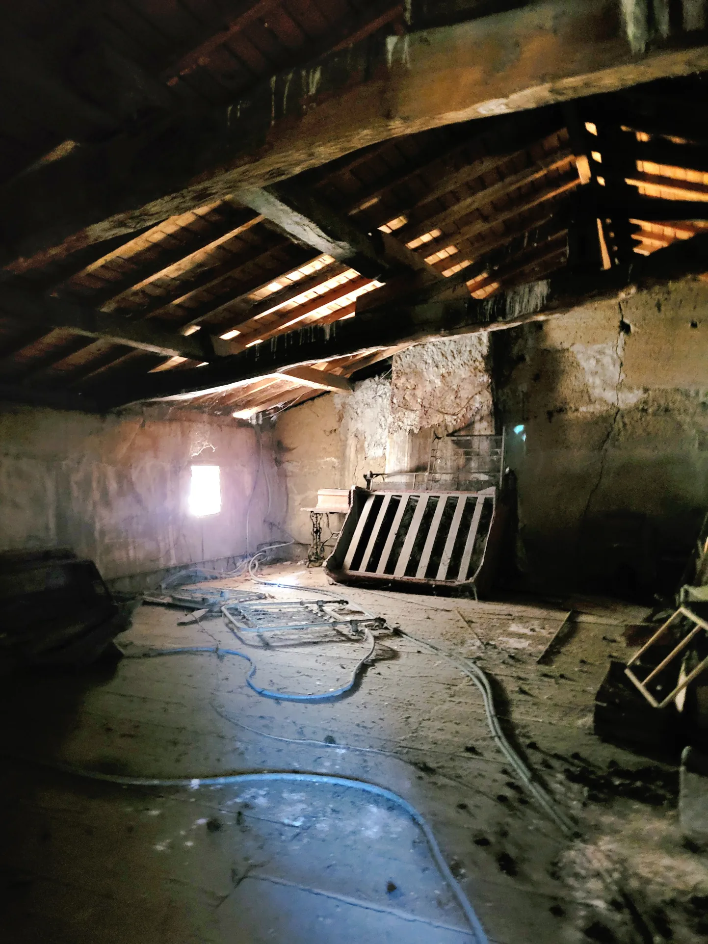 Maison à rénover de 92 m² avec terrain à Reyrieux (01600), proche Lyon 