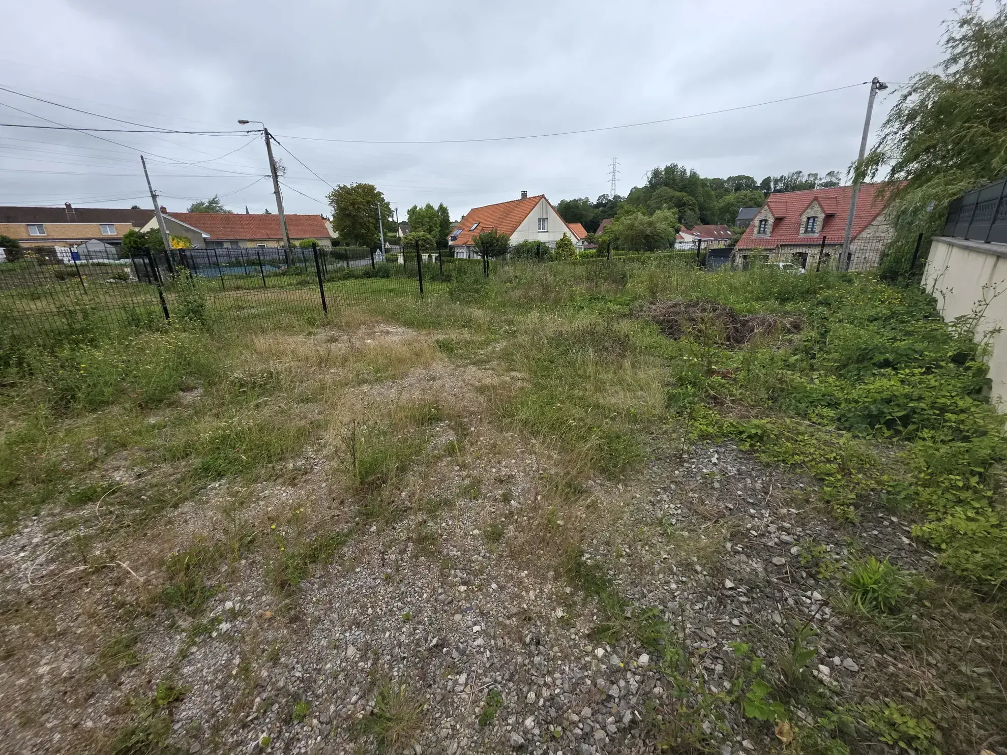 Terrain à bâtir de 400 m² à Hardinghen, proche de l’église 