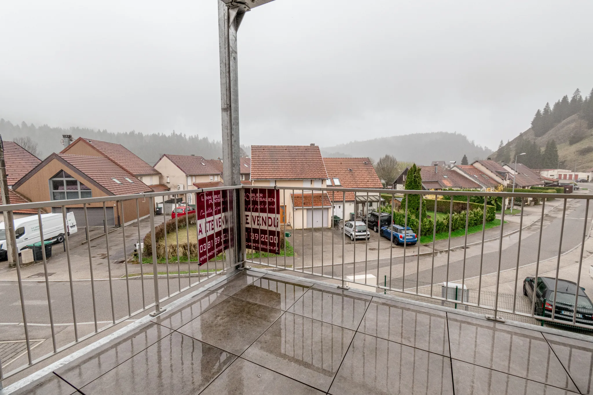 Appartement 5 pièces avec terrasse, cave et parking à La Cluse-et-Mijoux 