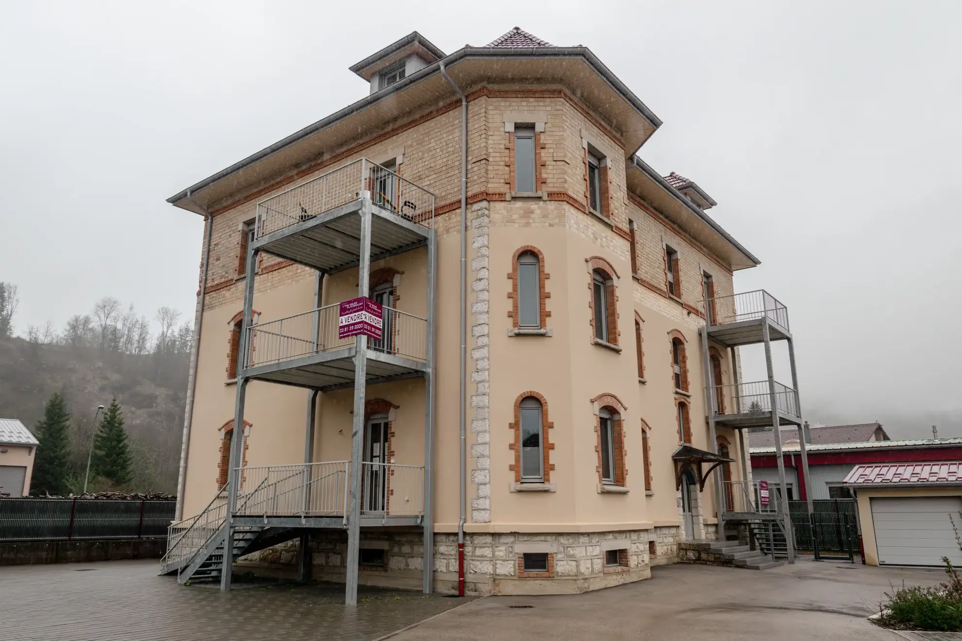 Appartement 5 pièces avec terrasse, cave et parking à La Cluse-et-Mijoux 