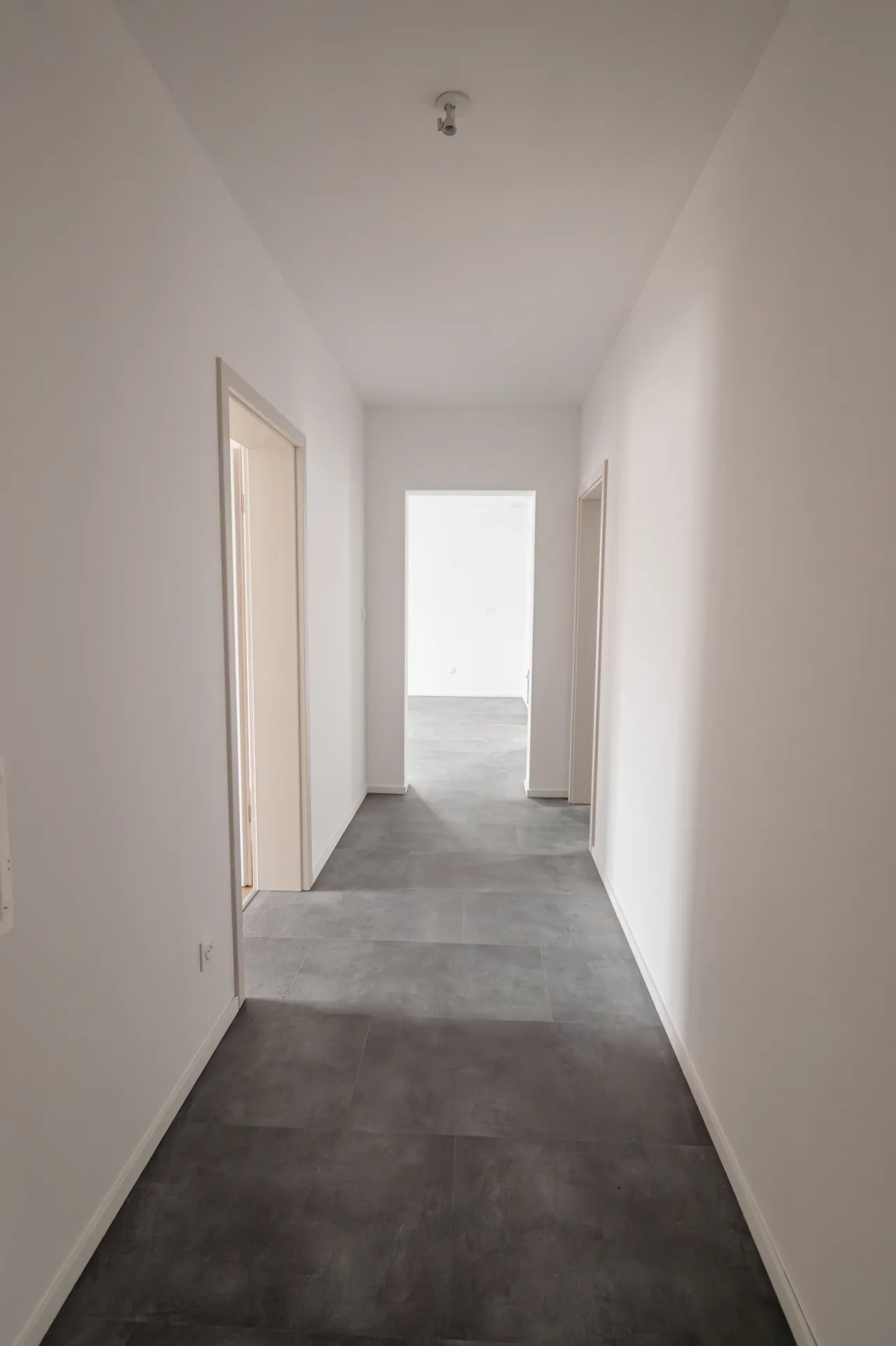 Appartement 5 pièces avec terrasse, cave et parking à La Cluse-et-Mijoux 