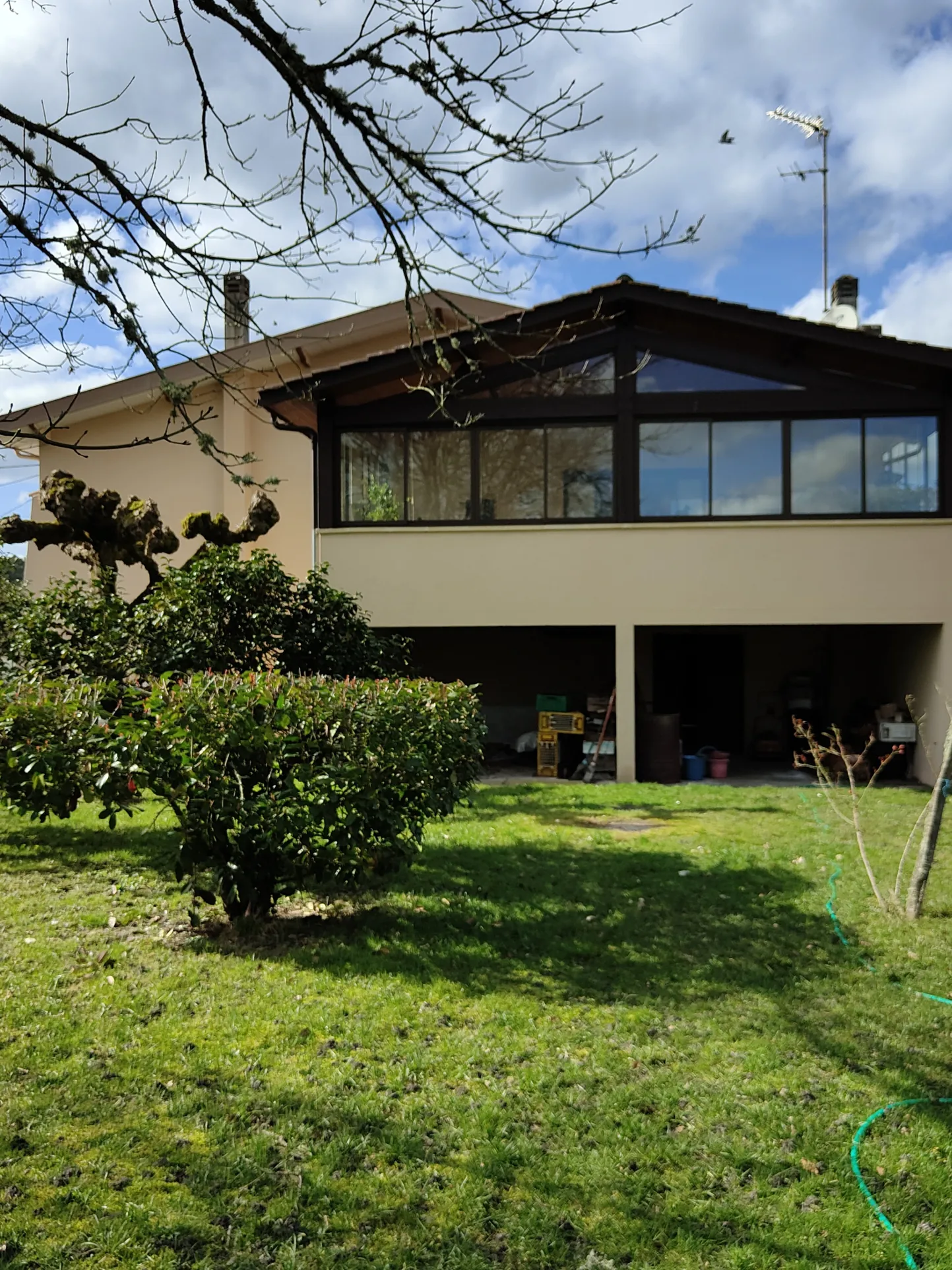 Grande maison avec sous-sol, 4 chambres et jardin à Captieux 