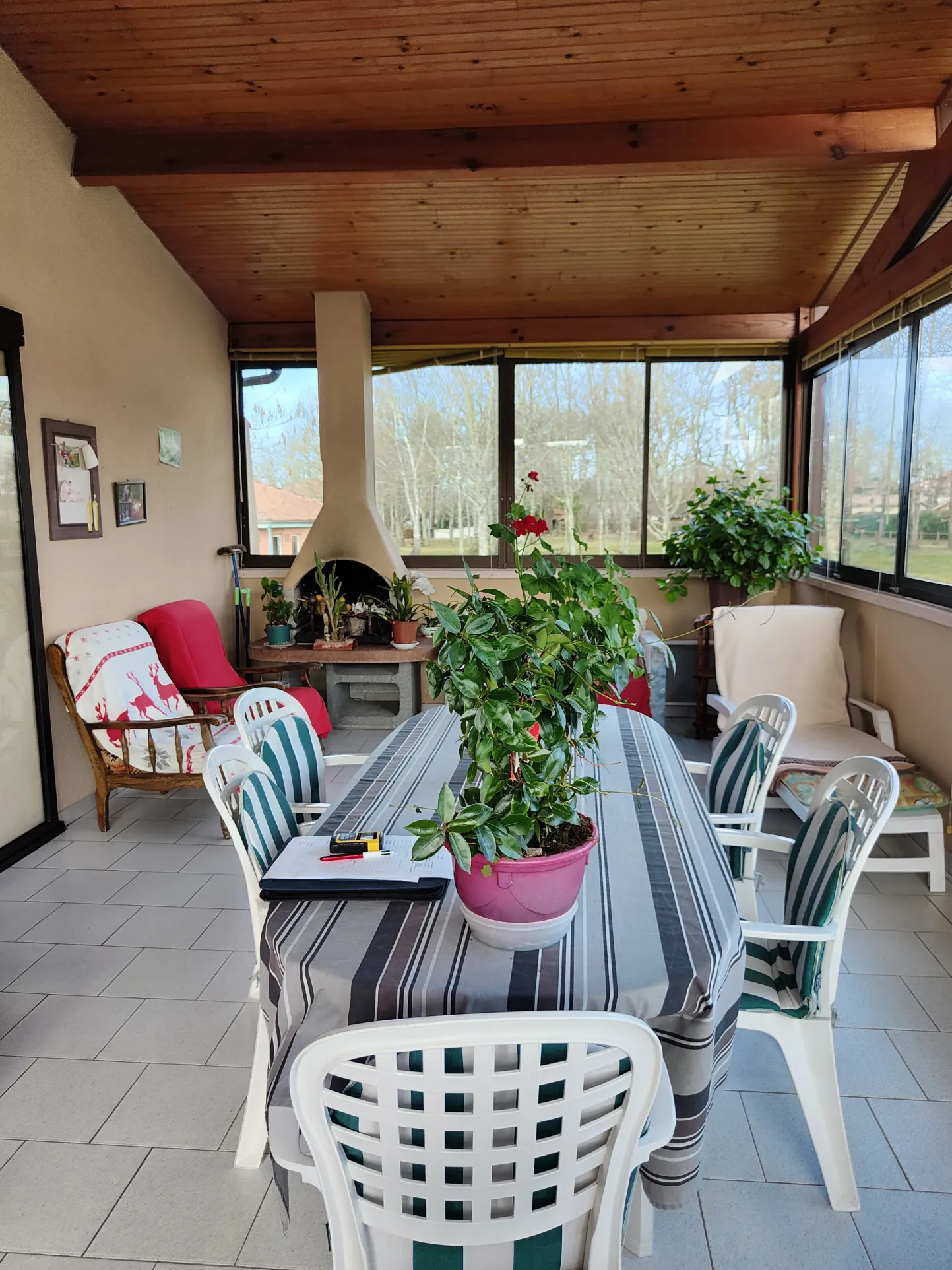 Grande maison avec sous-sol, 4 chambres et jardin à Captieux 