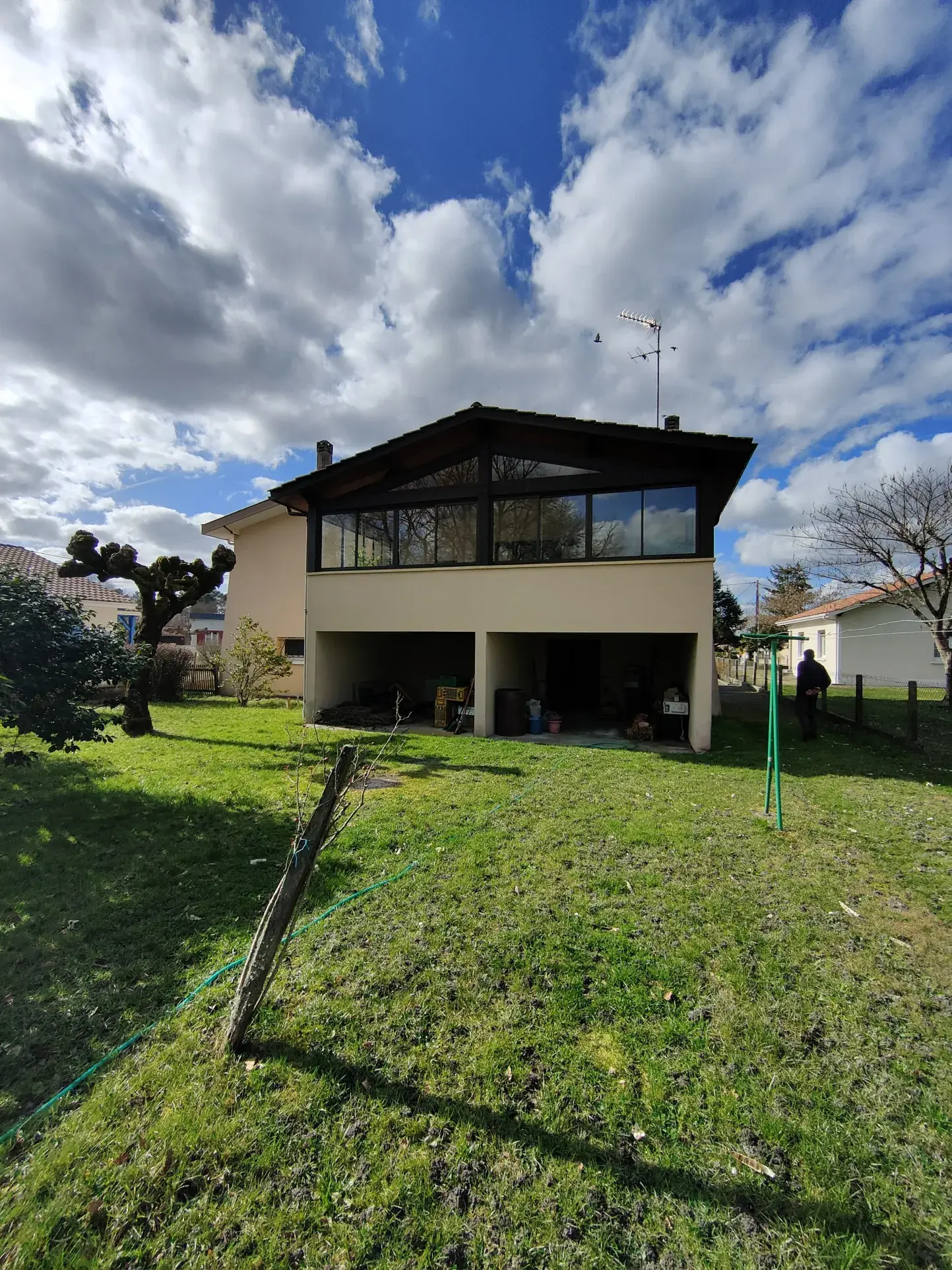 Grande maison avec sous-sol, 4 chambres et jardin à Captieux 