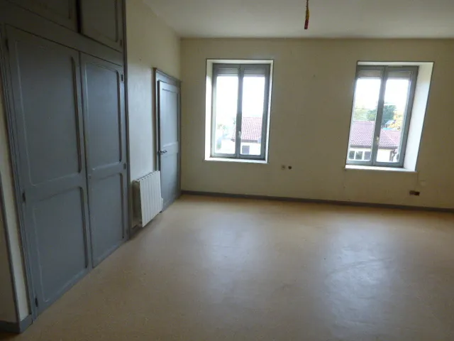 Immeuble locatif à Toul avec 5 grands appartements, idéal investissement 