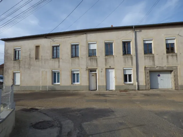 Immeuble locatif à Toul avec 5 grands appartements, idéal investissement 