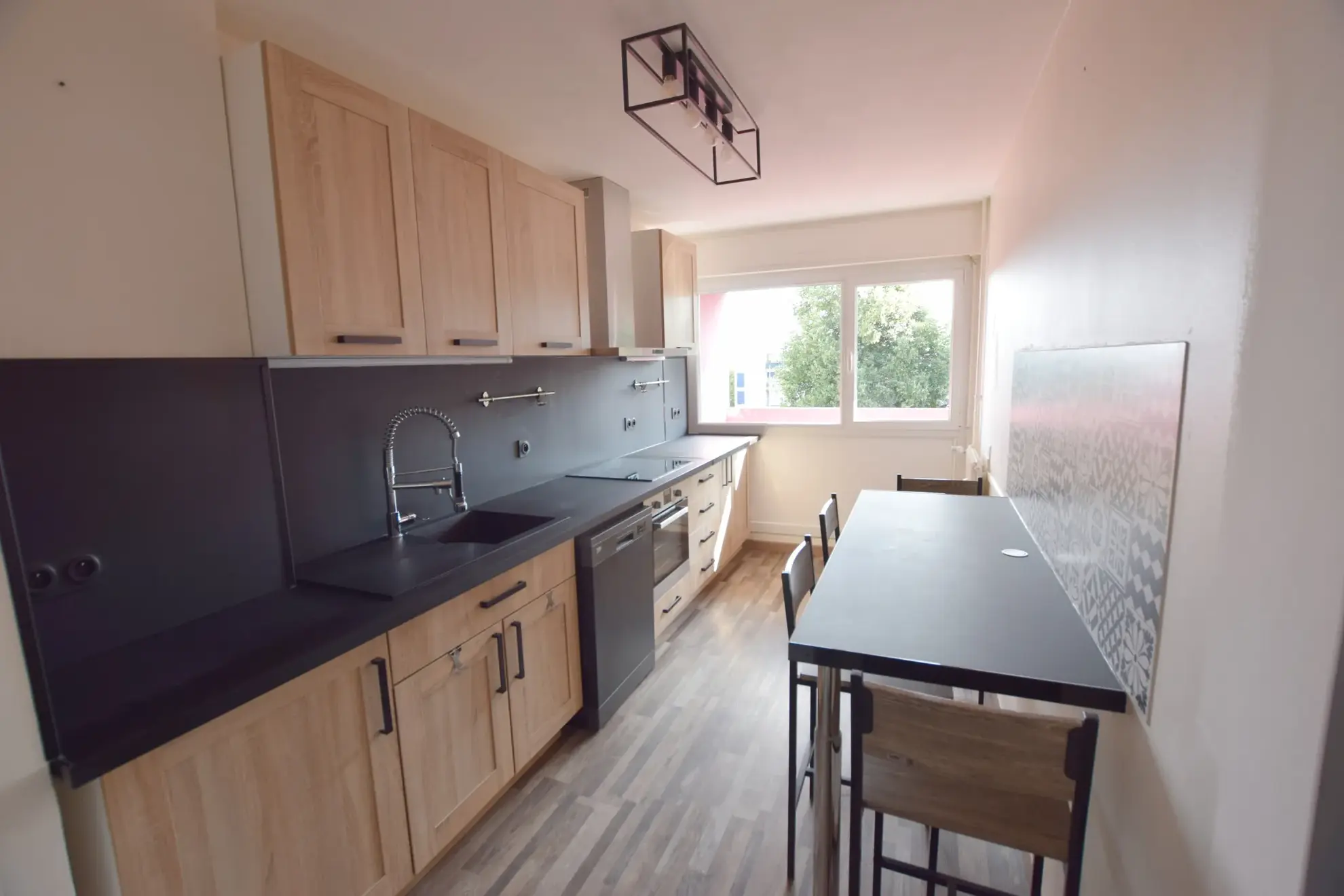 Appartement rénové de 2 chambres avec balcon à Vieux-Charmont - Grand-Charmont