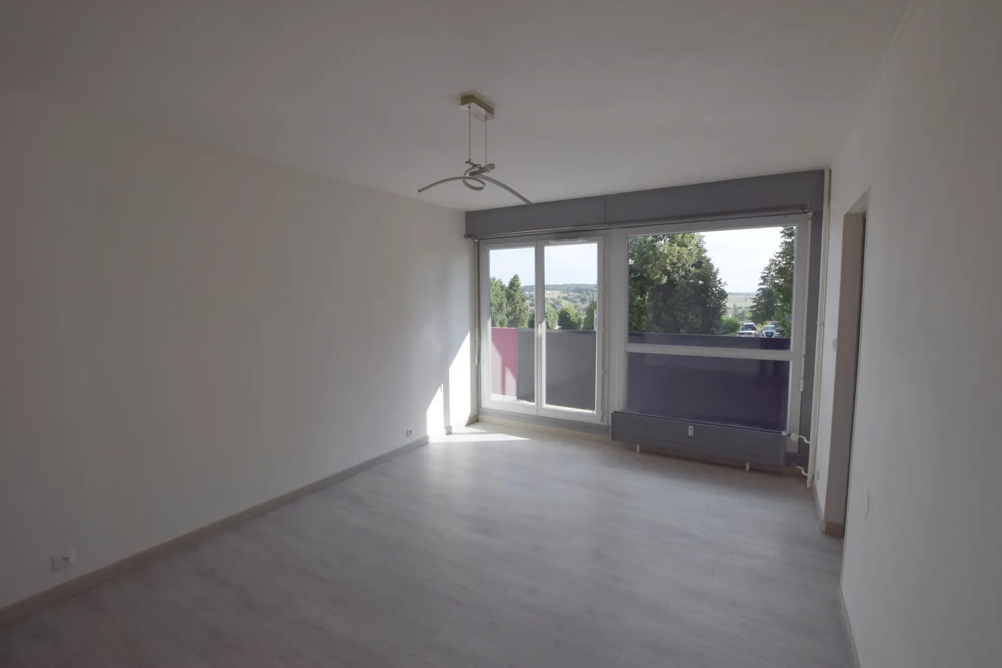 Appartement rénové de 2 chambres avec balcon à Vieux-Charmont - Grand-Charmont 