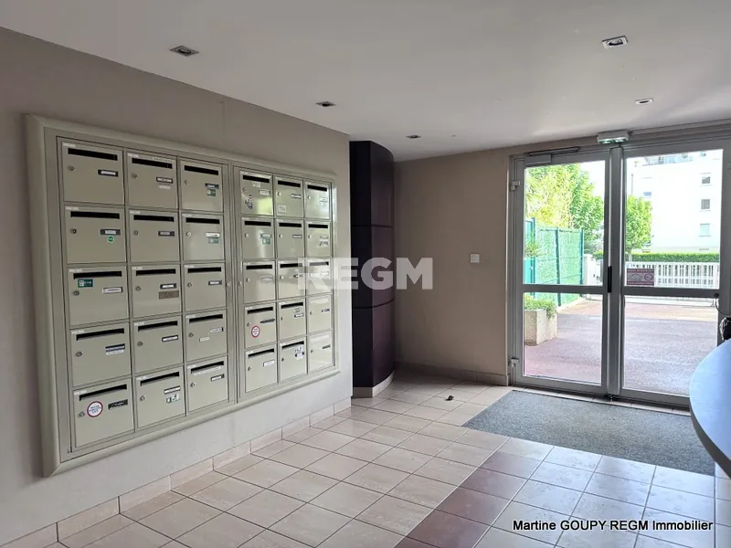 Maison 3 chambres avec garage à Challans - Proximité commerces et grande surface 