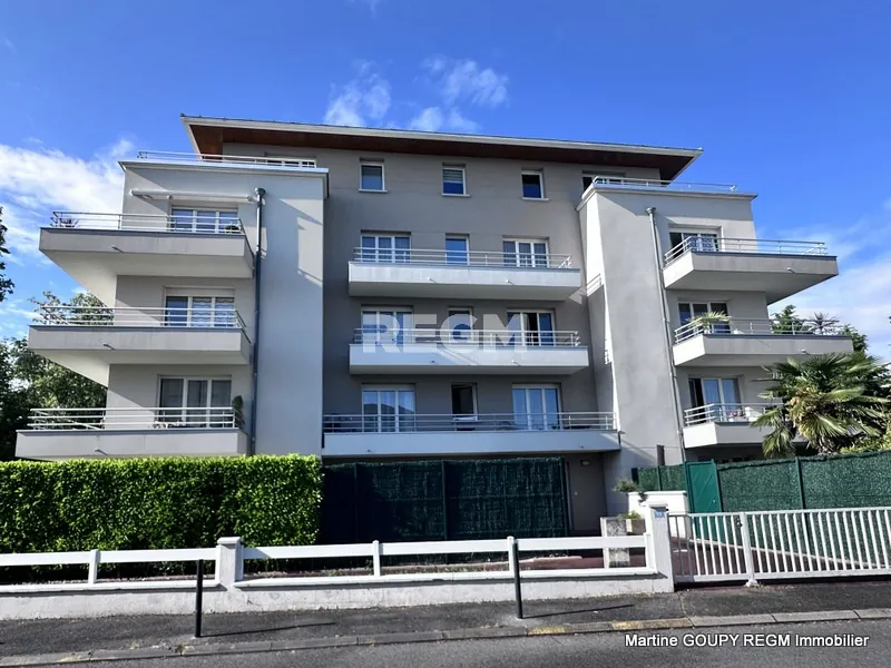 Maison 3 chambres avec garage à Challans - Proximité commerces et grande surface 