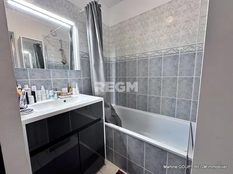 Maison 3 chambres avec garage à Challans - Proximité commerces et grande surface 