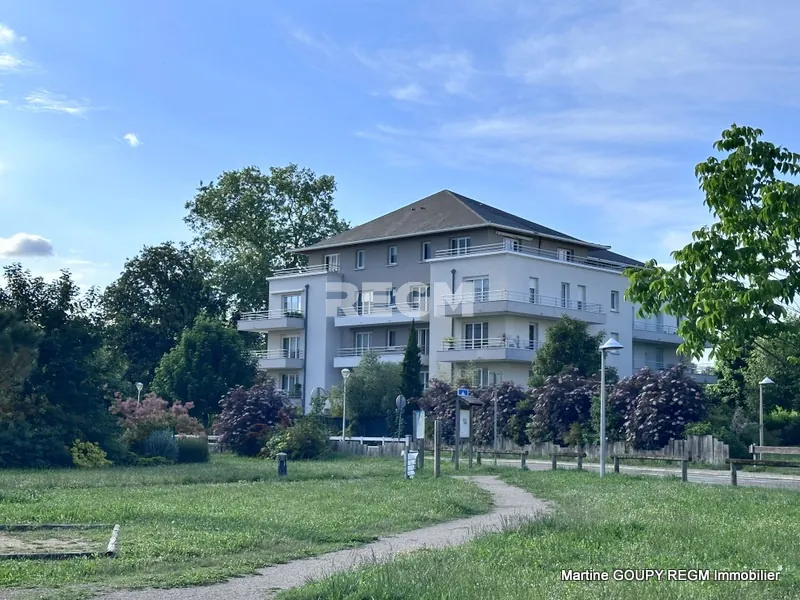 Maison 3 chambres avec garage à Challans - Proximité commerces et grande surface 