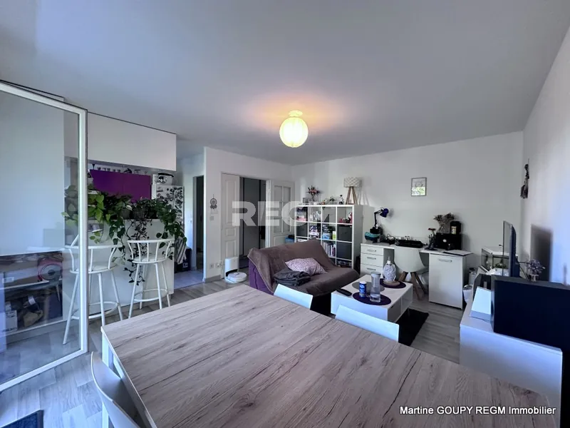 Maison 3 chambres avec garage à Challans - Proximité commerces et grande surface 