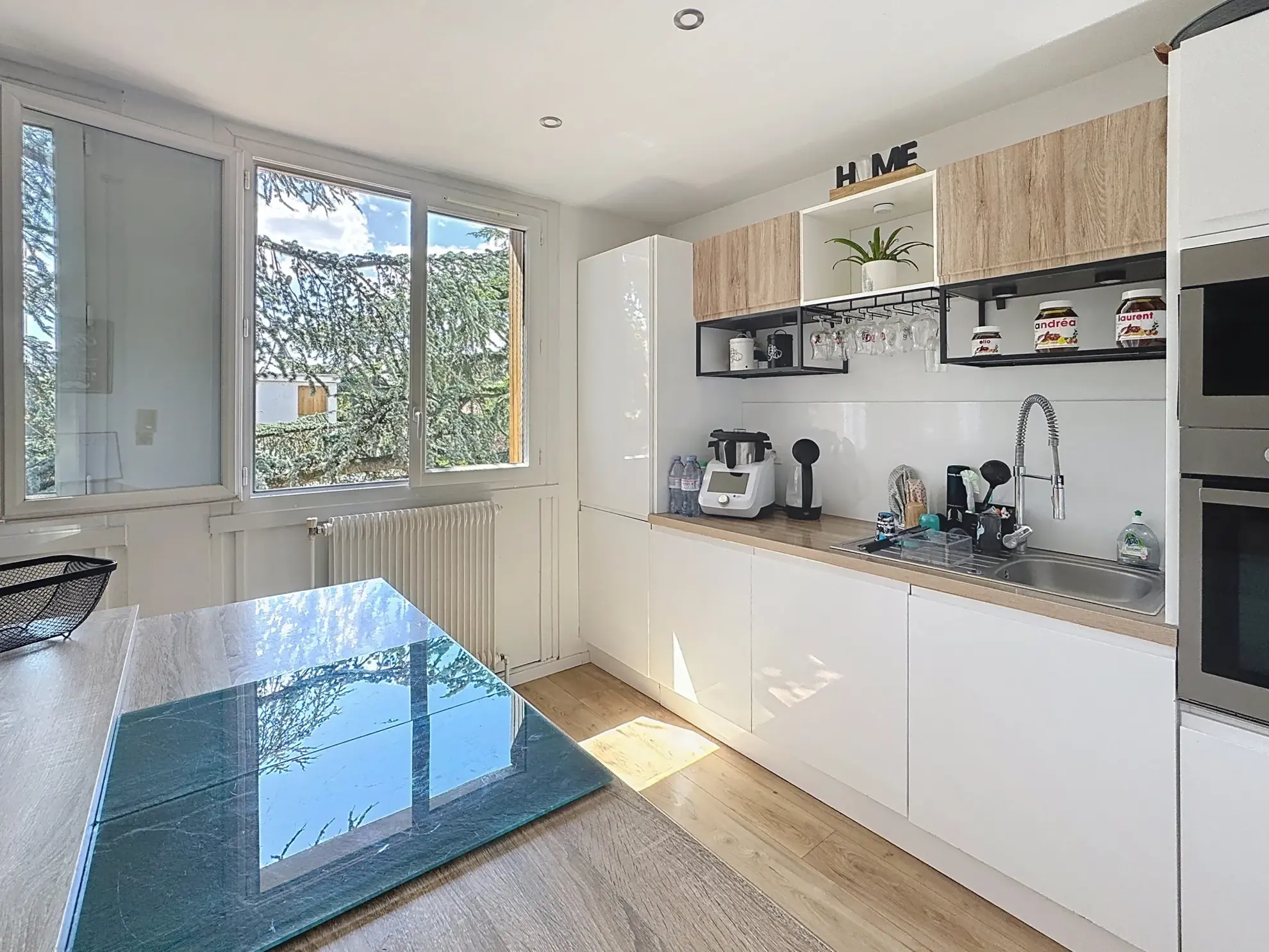 T3 rénové avec balcon à Pierre-Bénite, proximité commodités 