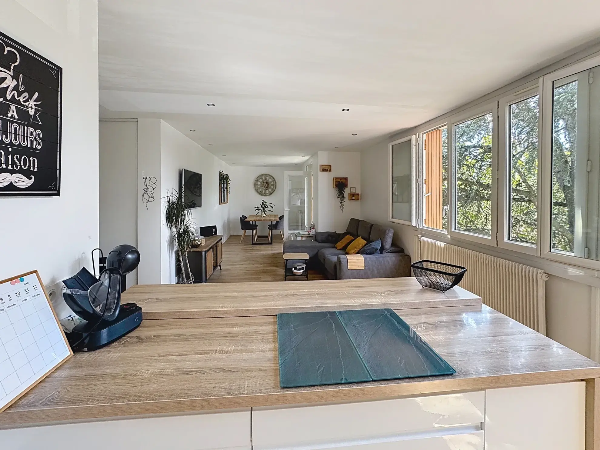 T3 rénové avec balcon à Pierre-Bénite, proximité commodités 