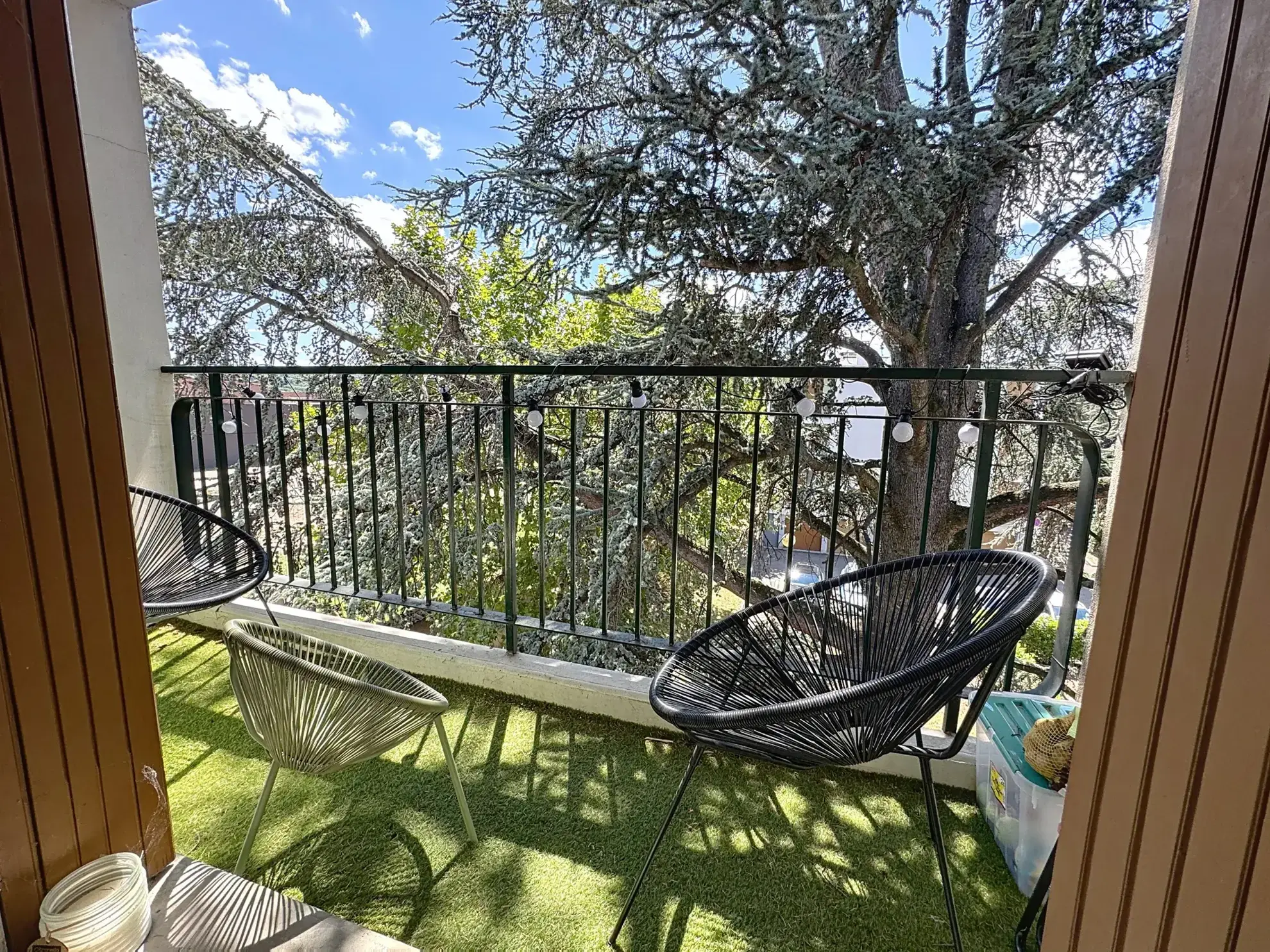 T3 rénové avec balcon à Pierre-Bénite, proximité commodités 