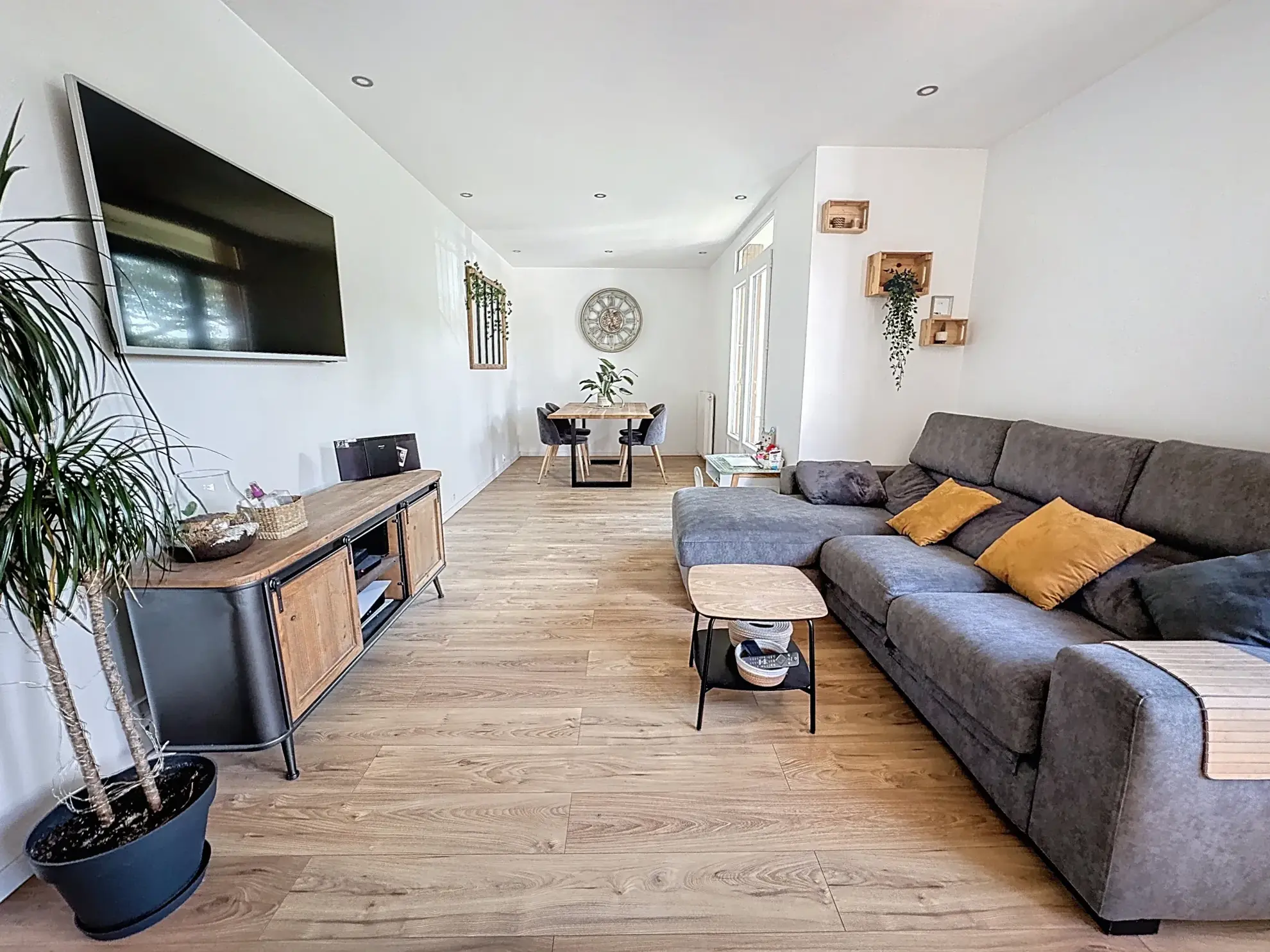 T3 rénové avec balcon à Pierre-Bénite, proximité commodités 