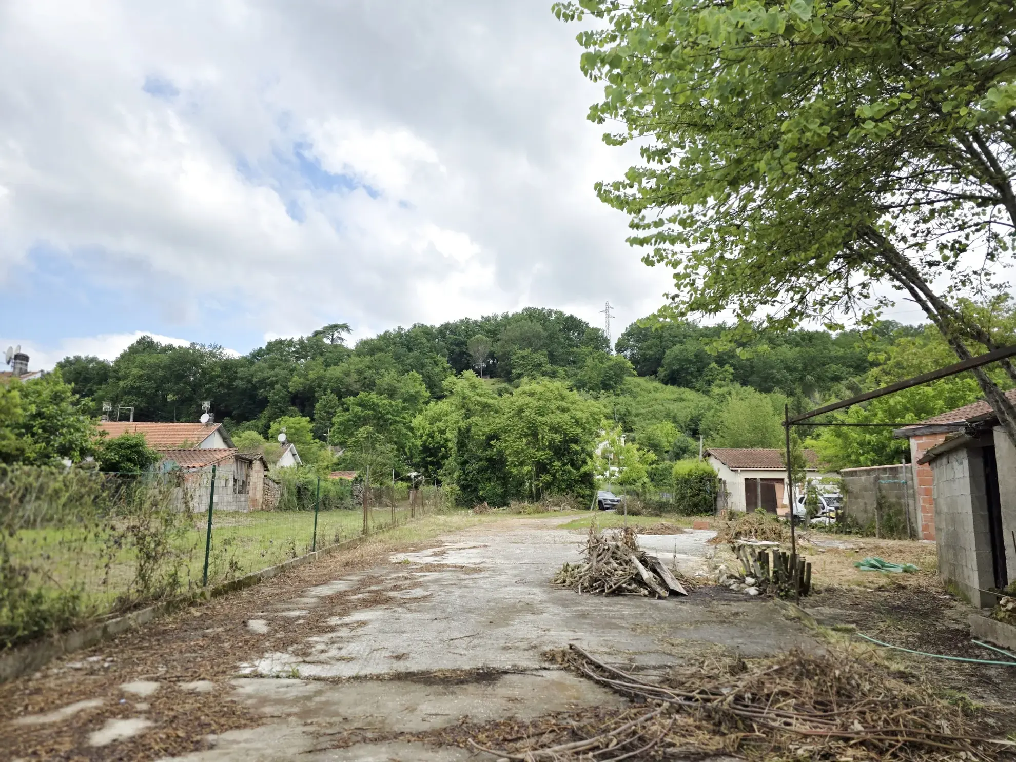 Maison à rénover de 110 m² avec 4 chambres et jardin à Fumel 
