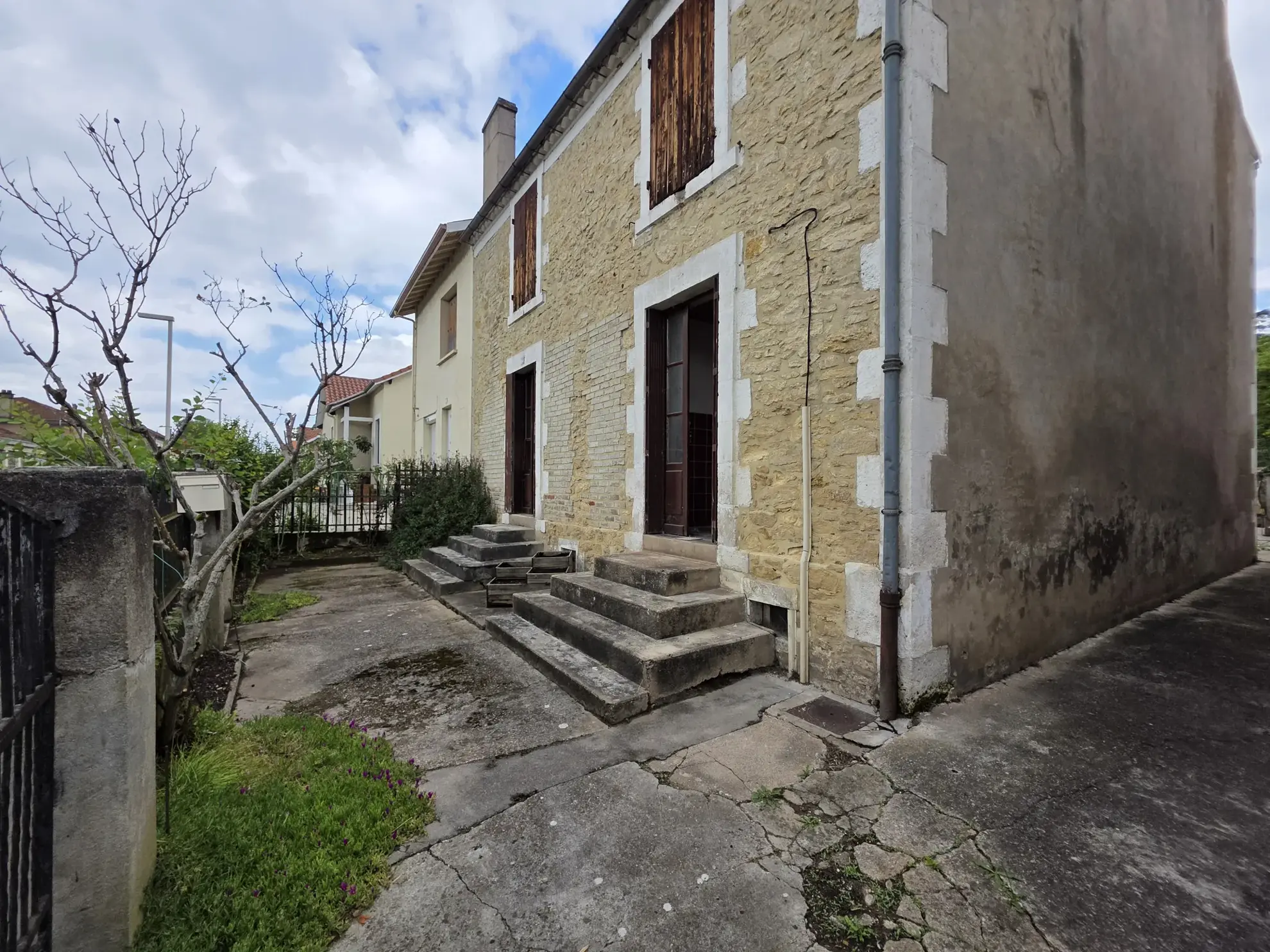 Maison à rénover de 110 m² avec 4 chambres et jardin à Fumel 