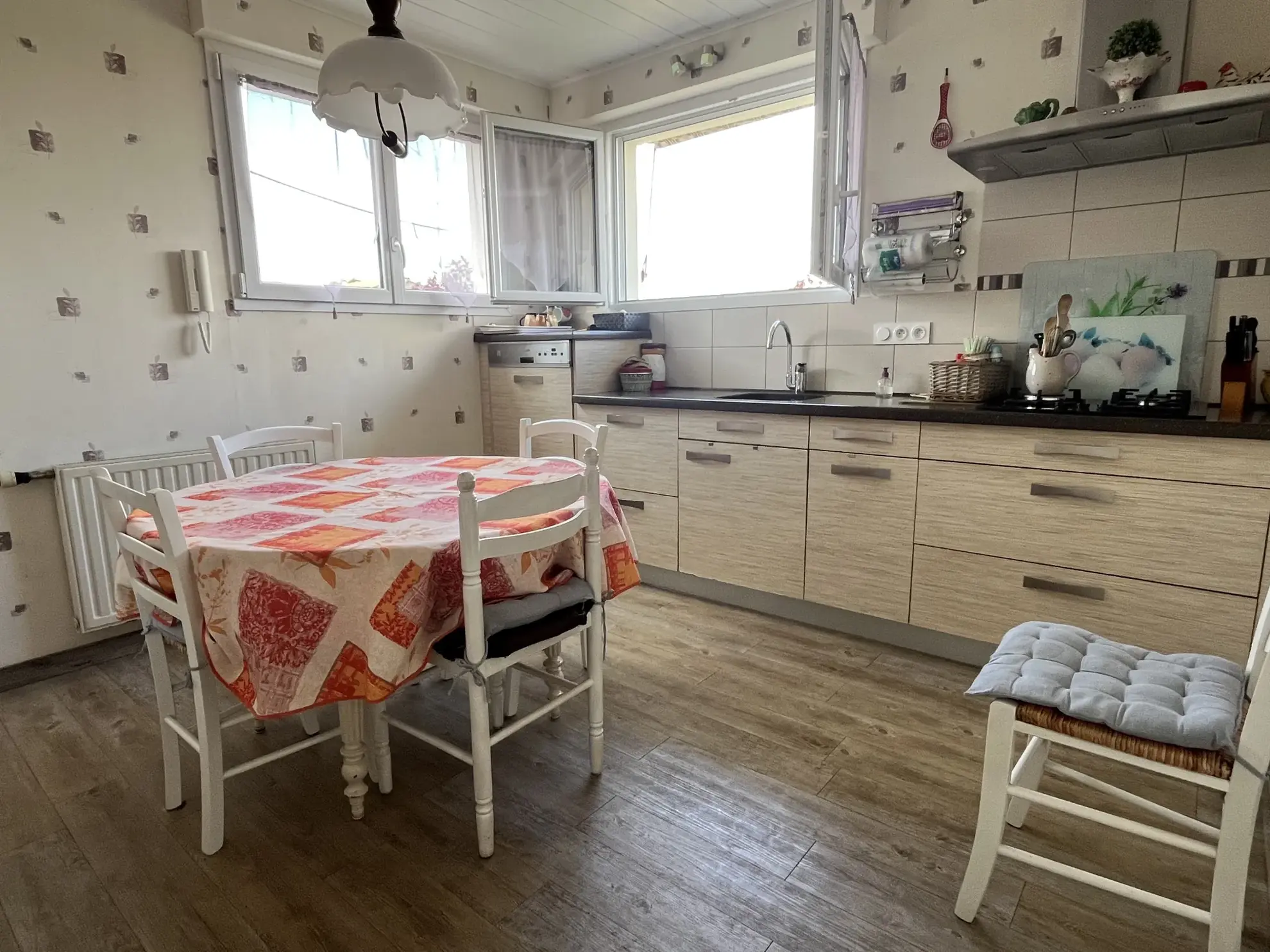 Maison à Thouars de 105 m² avec 4 chambres, garage et jardin dans un quartier calme 