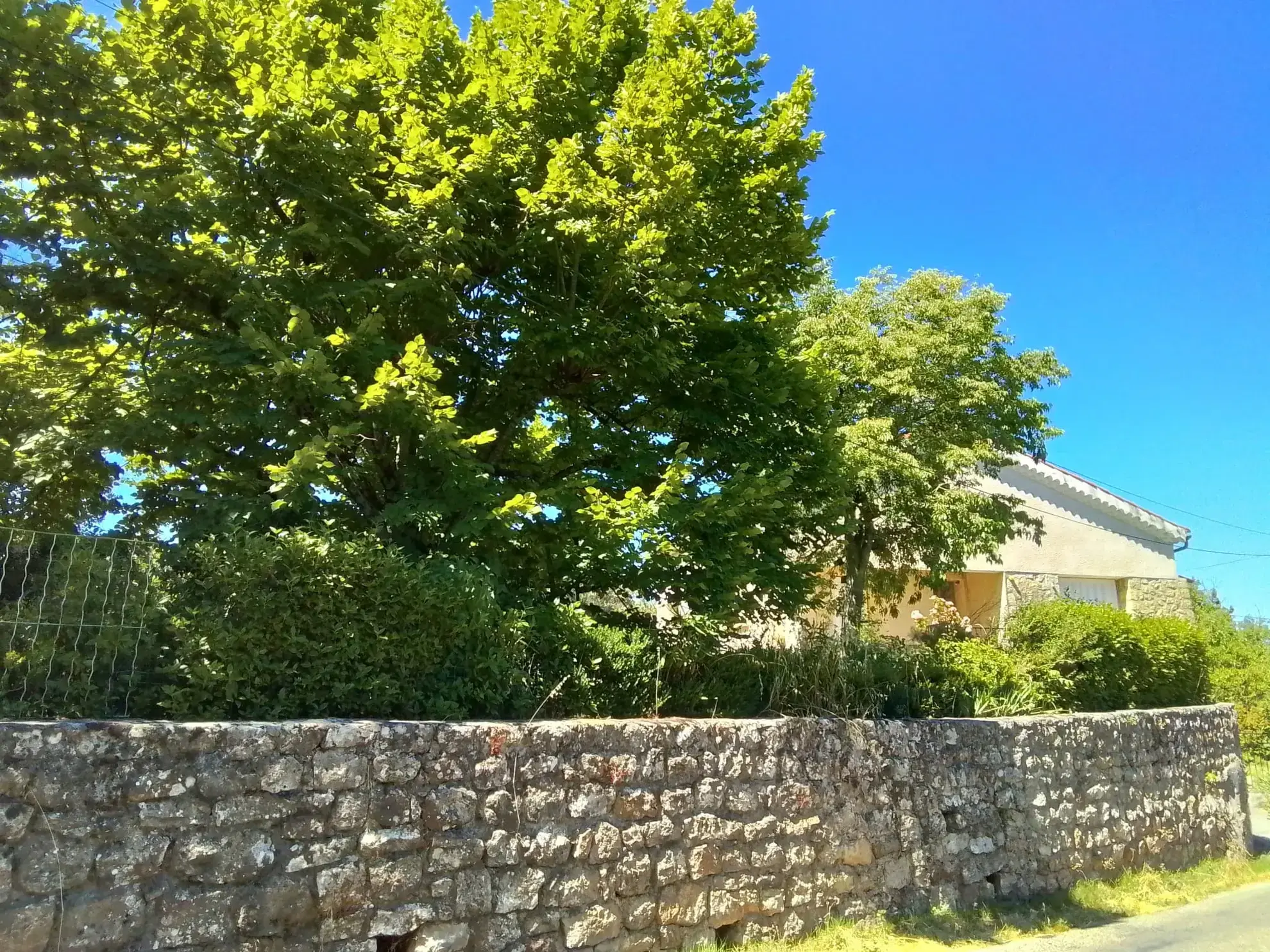 Villa récente de 90 m² avec jardin fleuri à Chassiers en Ardèche 