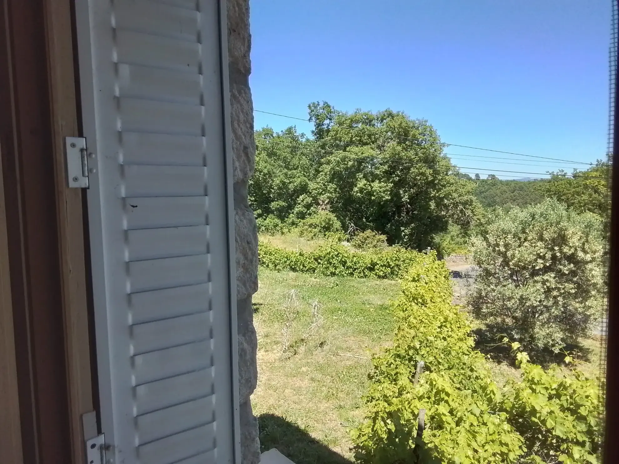 Villa récente de 90 m² avec jardin fleuri à Chassiers en Ardèche 